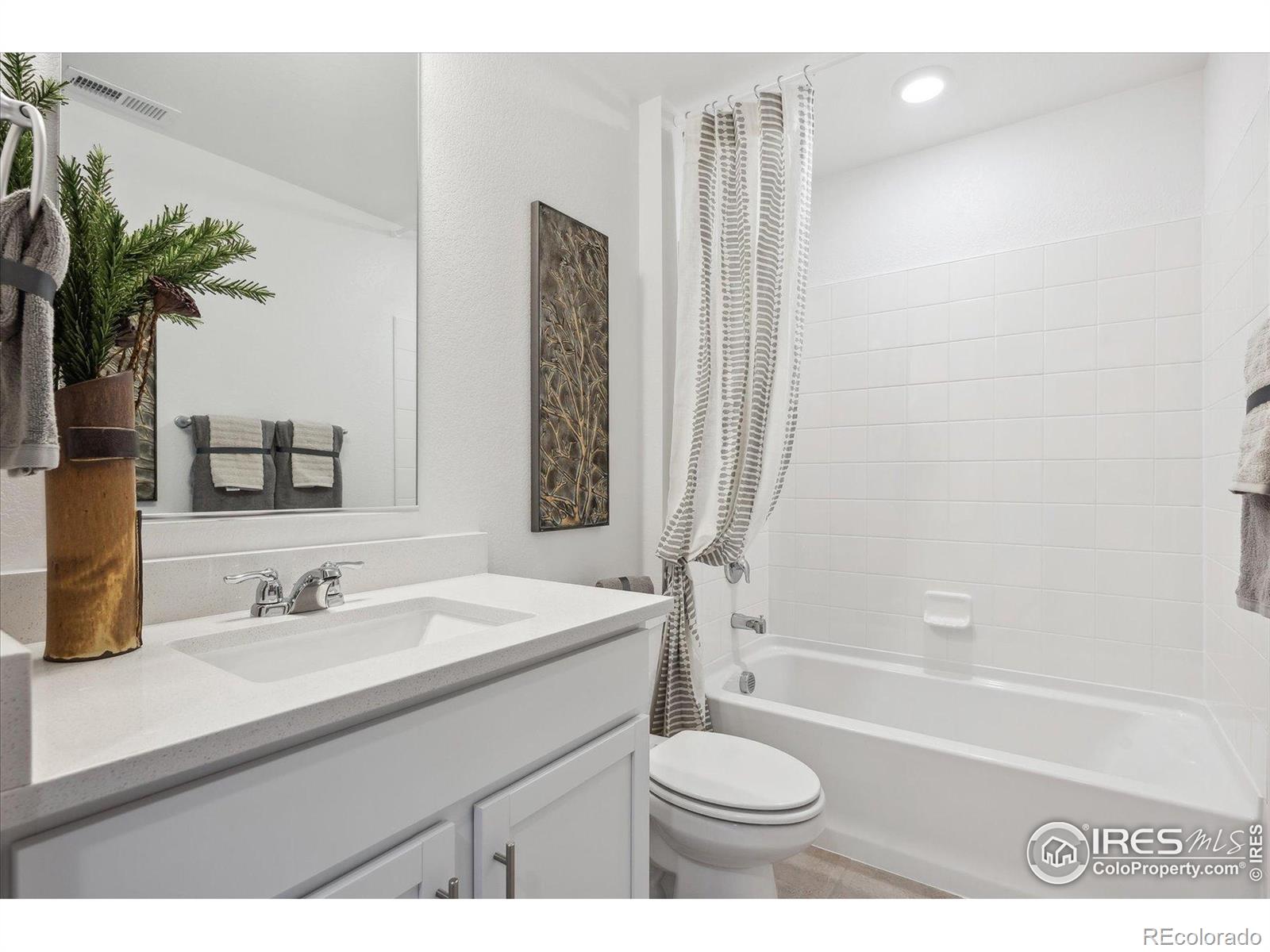MLS Image #19 for 928  logan peak way,berthoud, Colorado