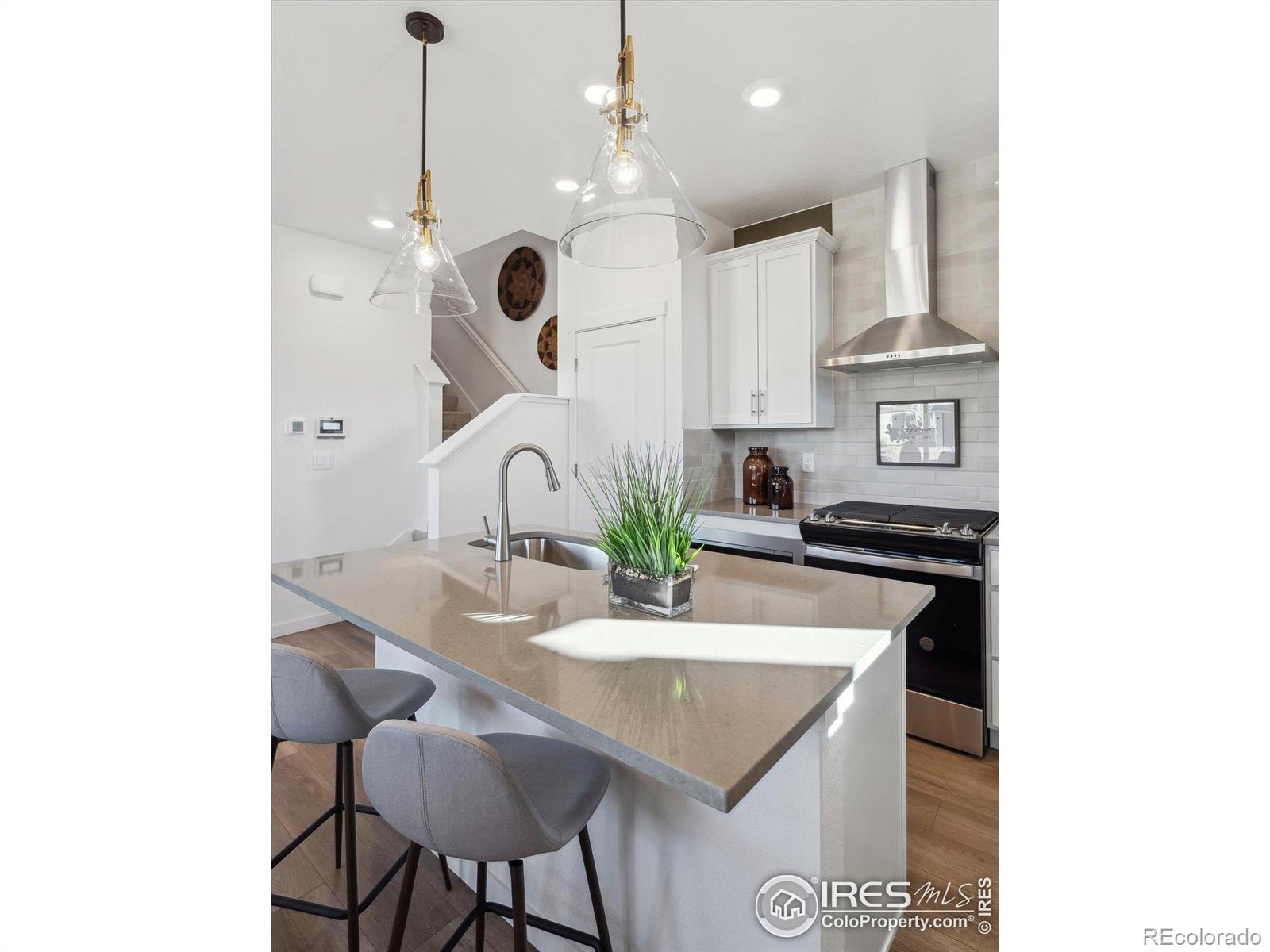 MLS Image #7 for 928  logan peak way,berthoud, Colorado