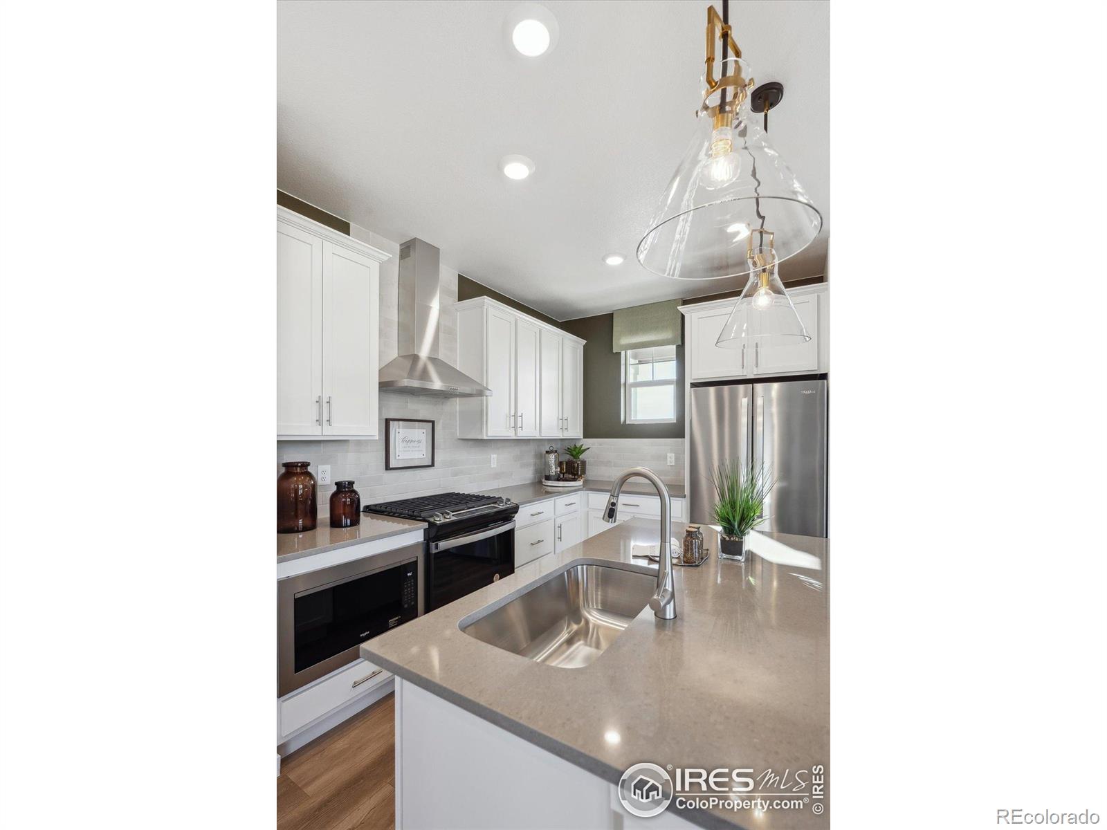 MLS Image #9 for 928  logan peak way,berthoud, Colorado