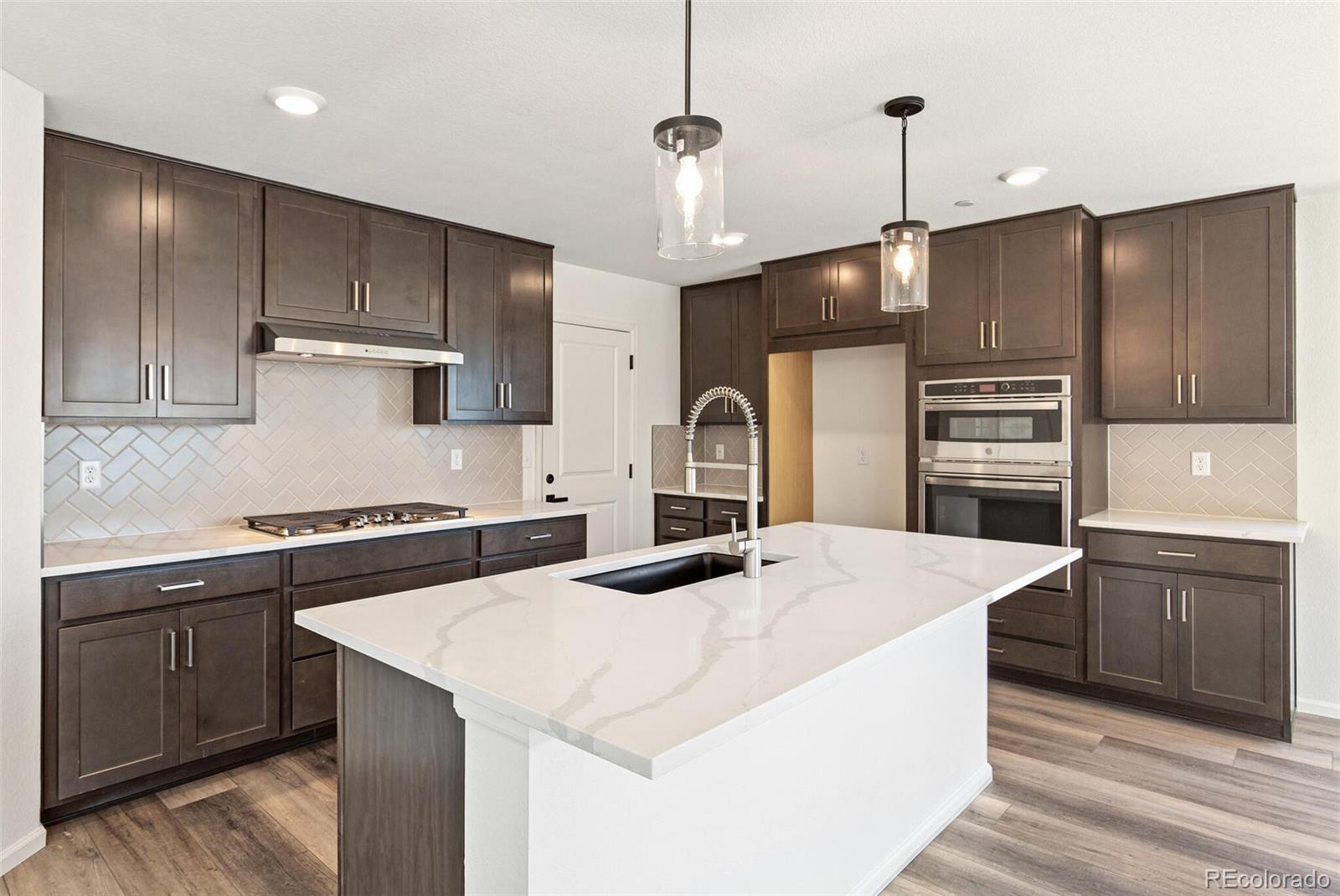 MLS Image #12 for 9394  bahama court,commerce city, Colorado