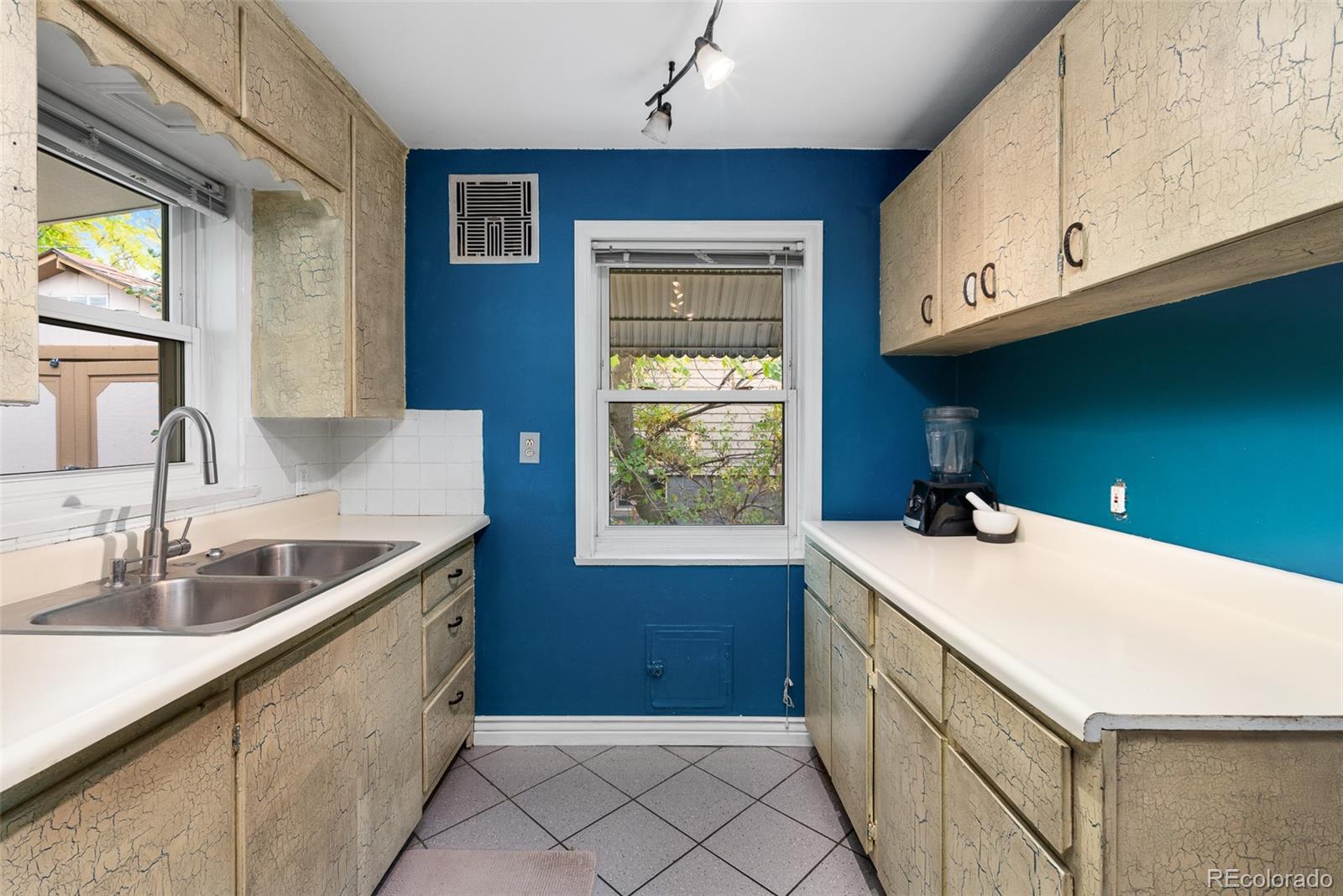 MLS Image #9 for 5644 s huron street,littleton, Colorado