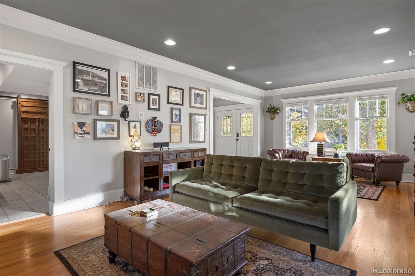 MLS Image #4 for 800  steele street,denver, Colorado