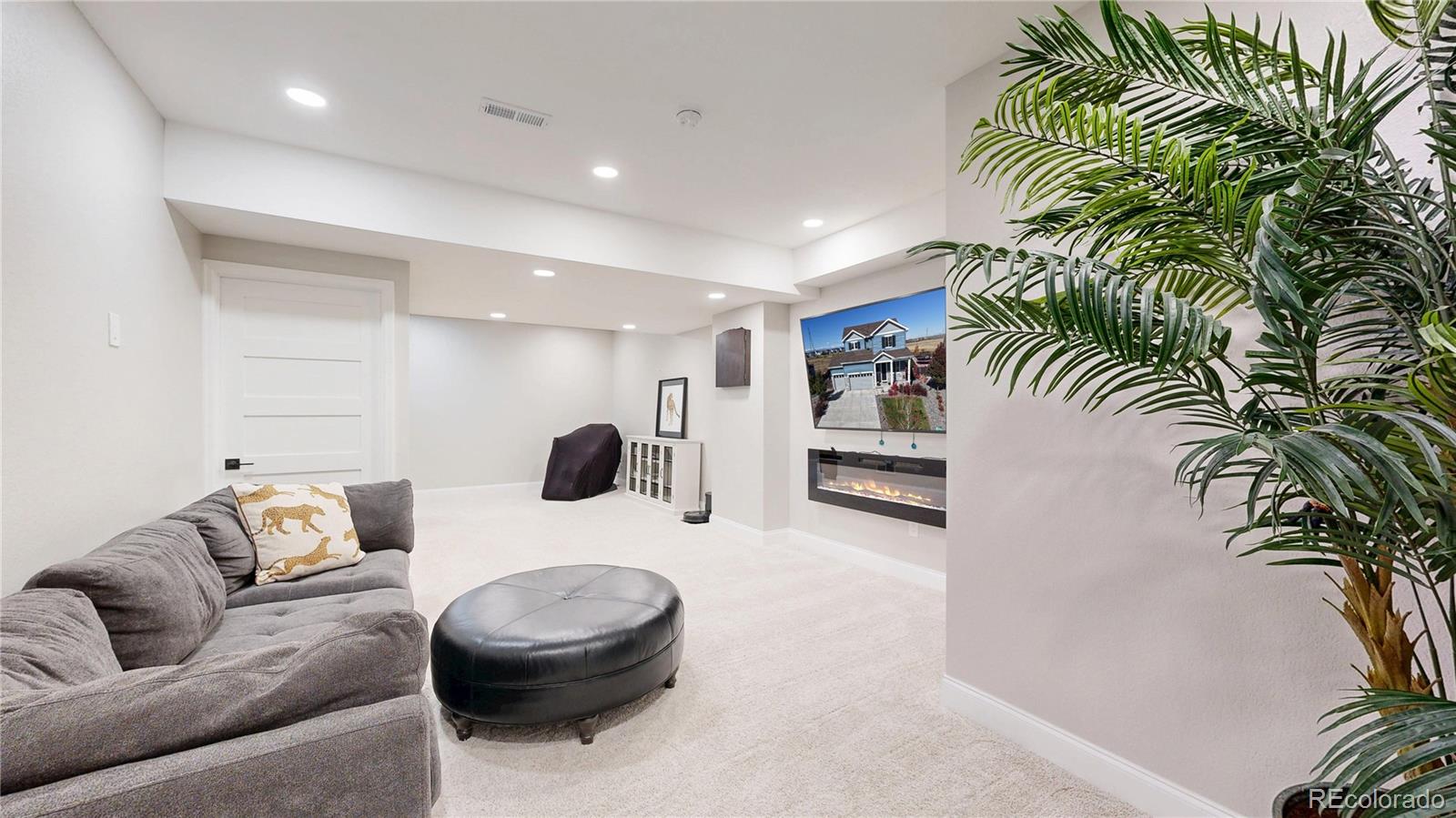 MLS Image #25 for 26709 e 1st place,aurora, Colorado