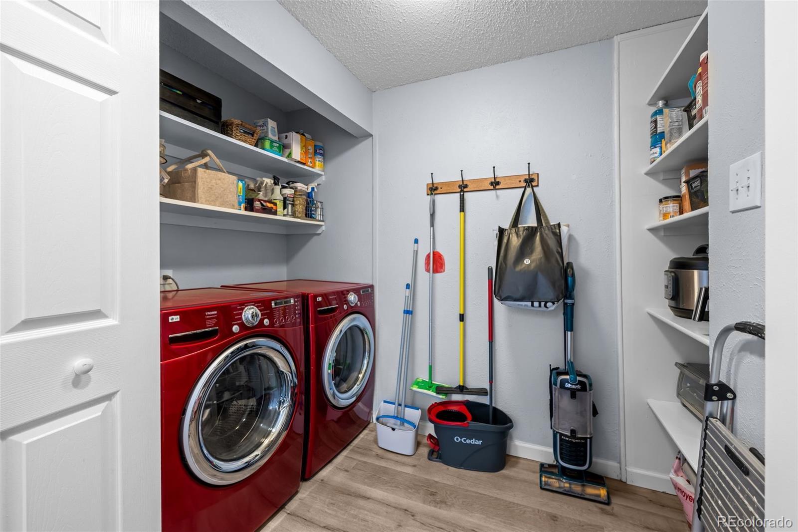 MLS Image #11 for 2869 s locust street,denver, Colorado