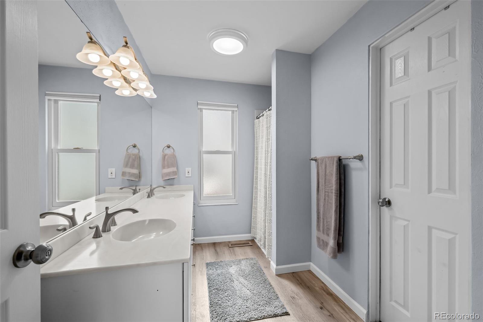 MLS Image #16 for 2869 s locust street,denver, Colorado