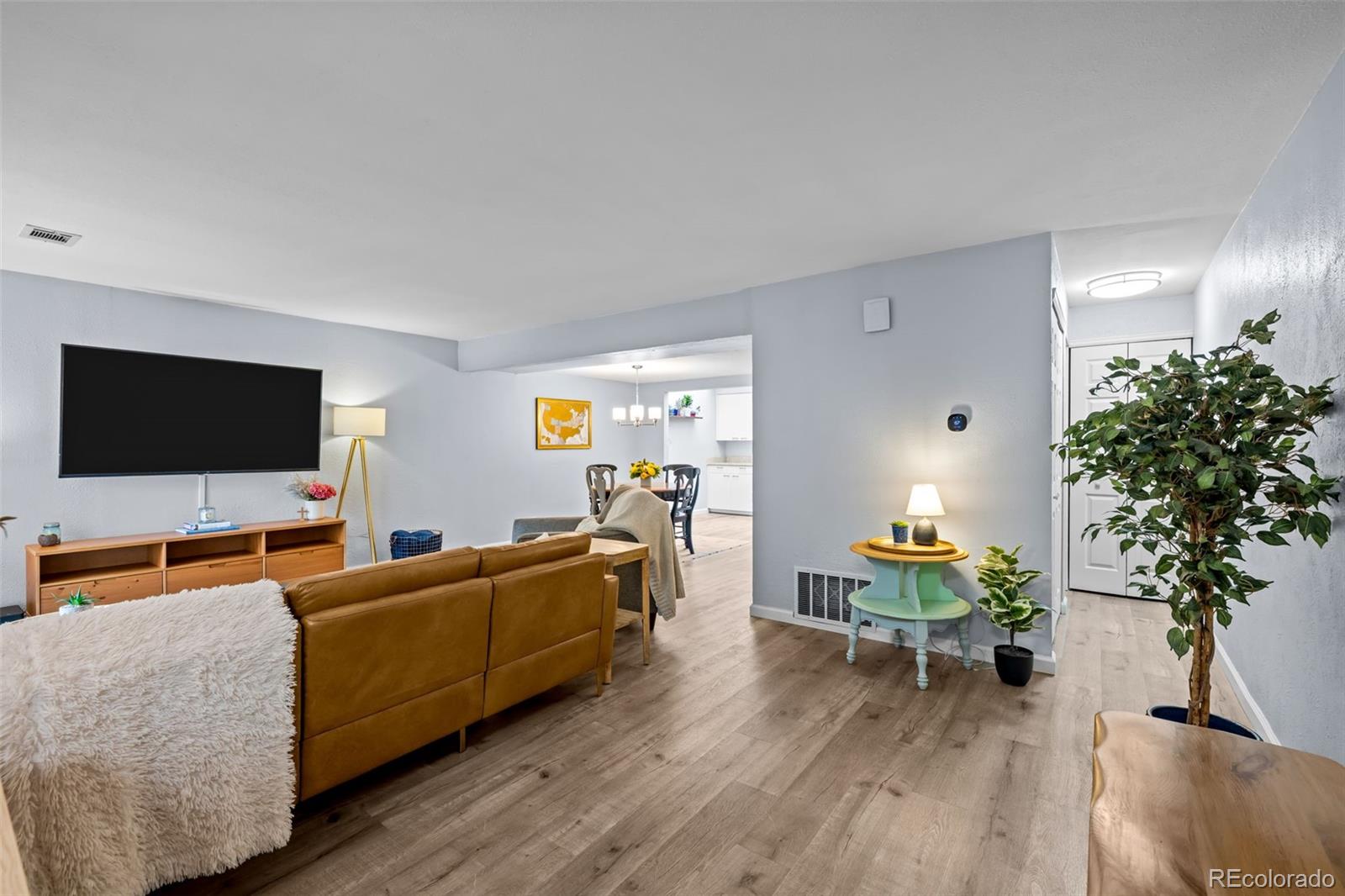 MLS Image #5 for 2869 s locust street,denver, Colorado