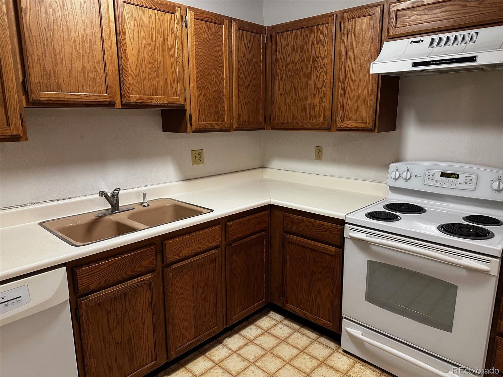 MLS Image #11 for 7154 e dry creek circle ,centennial, Colorado