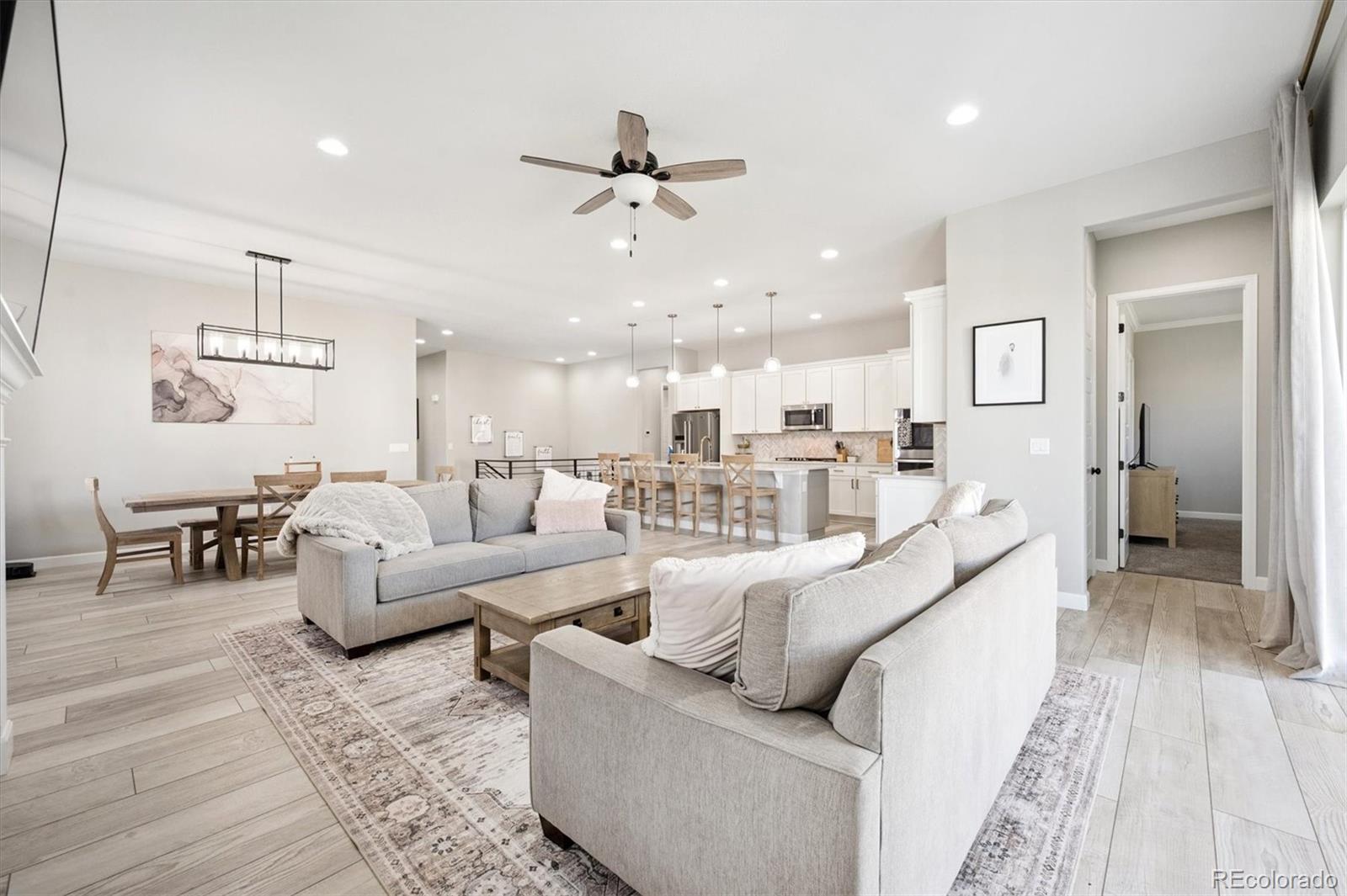 MLS Image #11 for 27705 e davies drive,aurora, Colorado