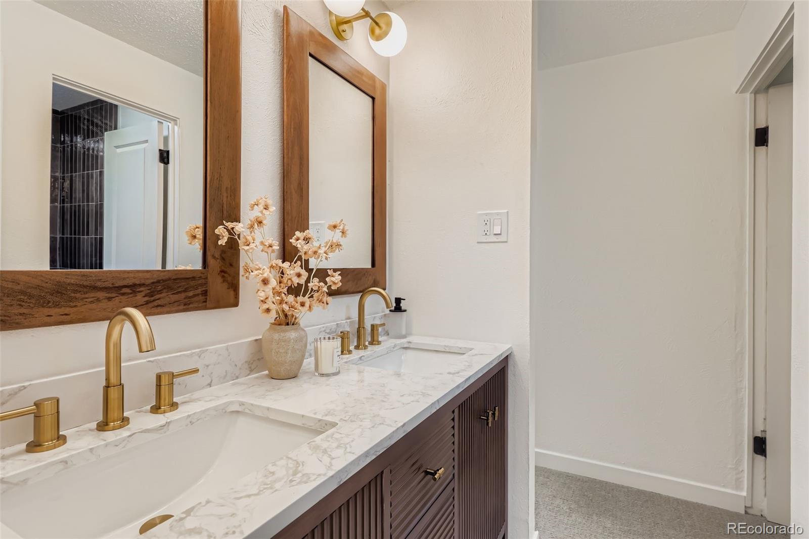 MLS Image #16 for 2823 s locust street,denver, Colorado