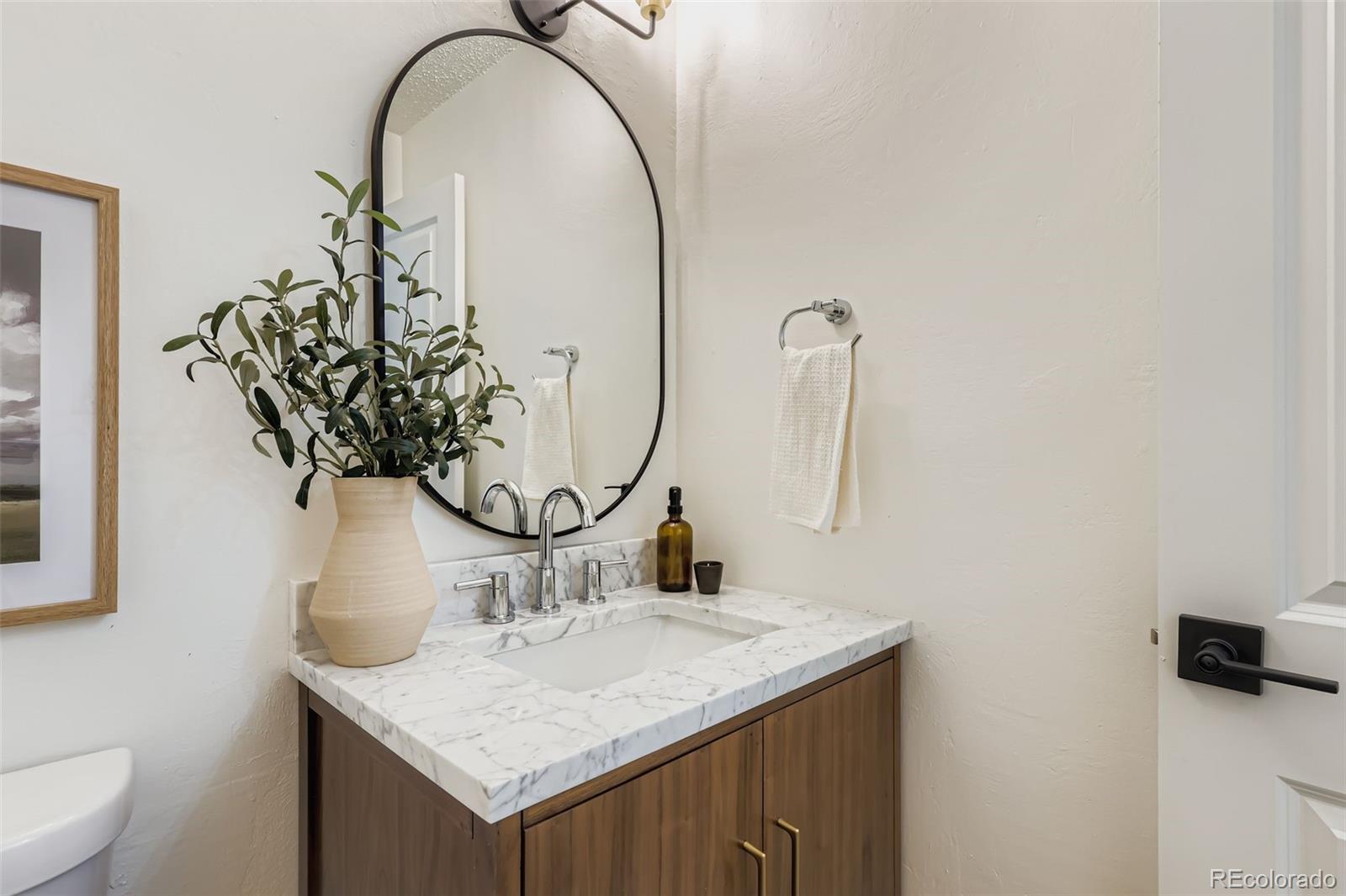 MLS Image #21 for 2823 s locust street,denver, Colorado