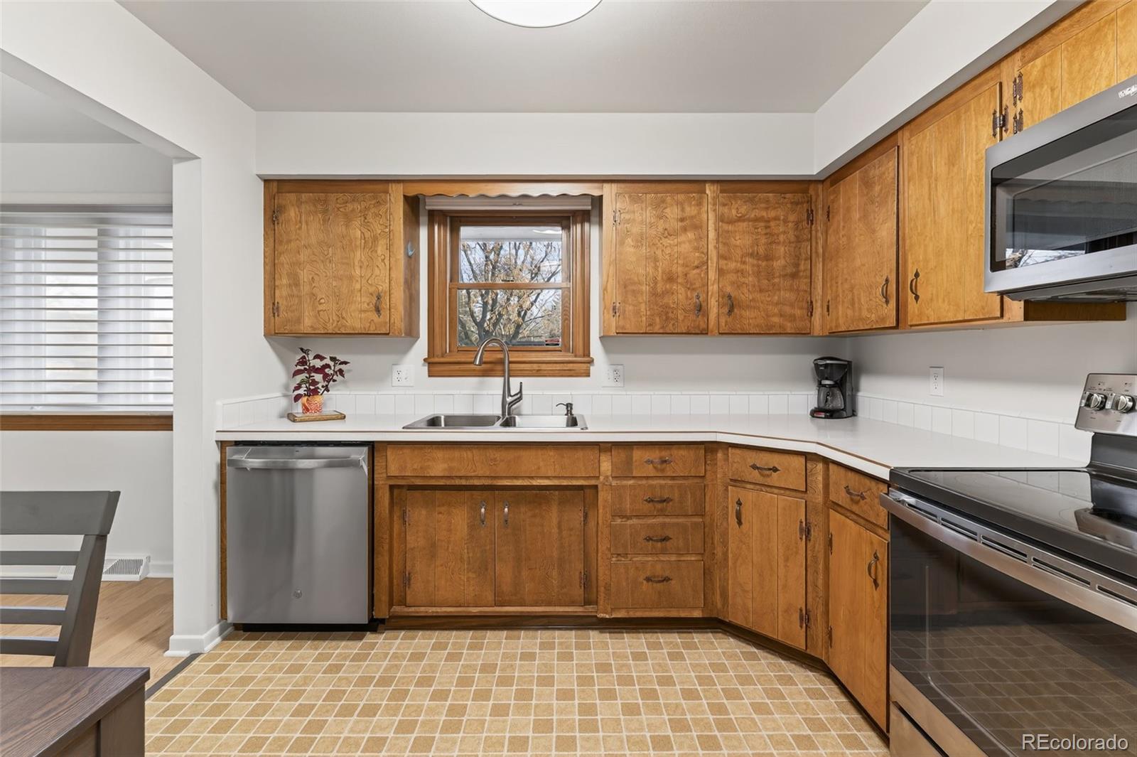 MLS Image #11 for 2555  lewis court,lakewood, Colorado