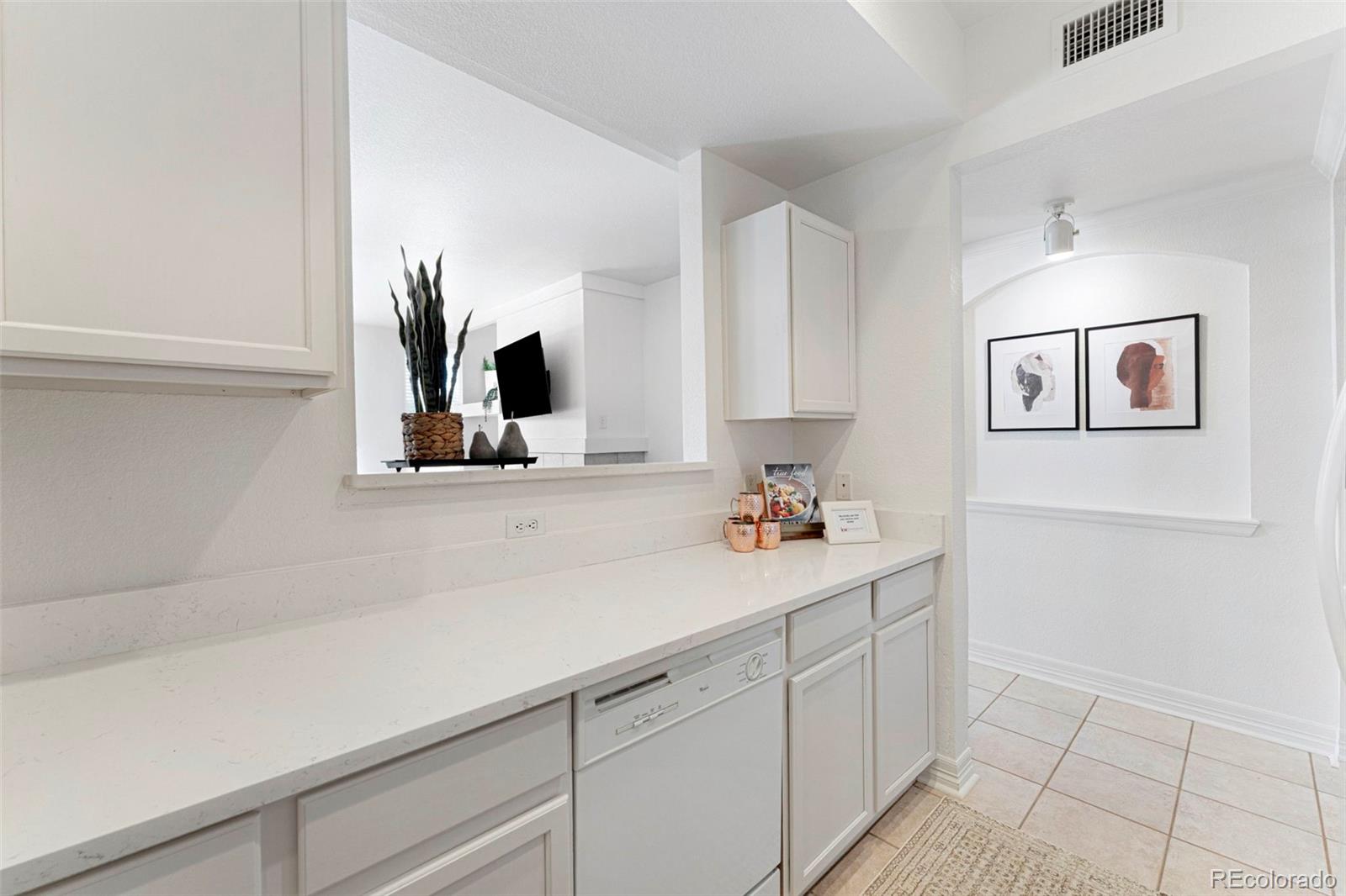 MLS Image #10 for 1521  vine street 107,denver, Colorado