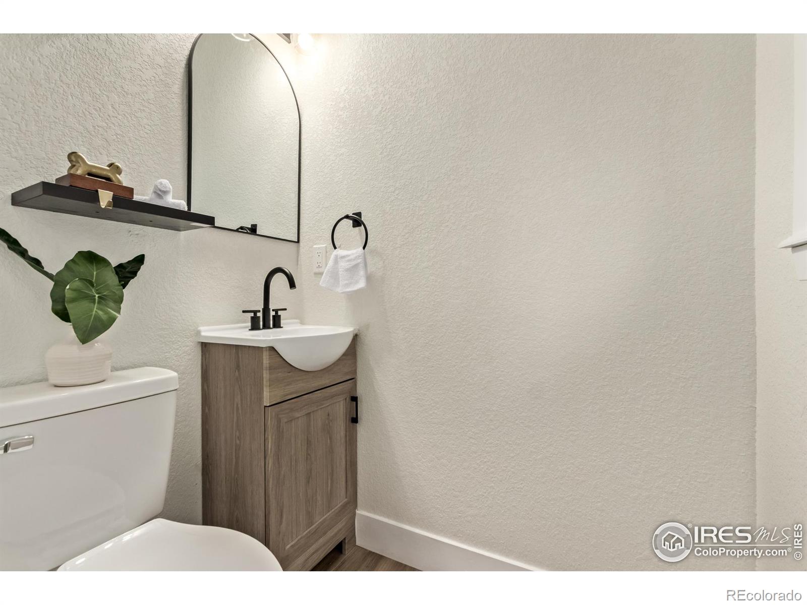 MLS Image #12 for 2061 s stuart street,denver, Colorado