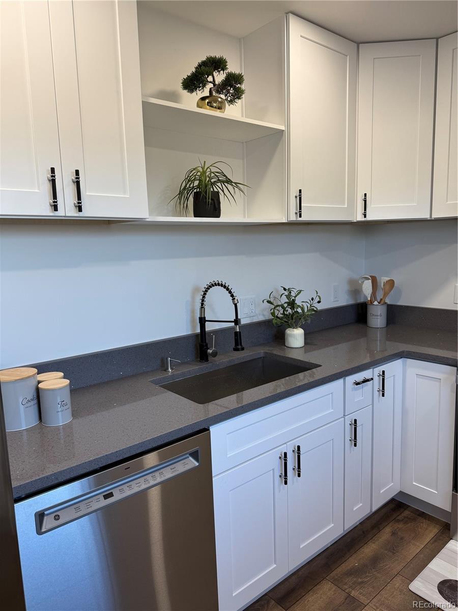 MLS Image #11 for 1285  roslyn street,denver, Colorado