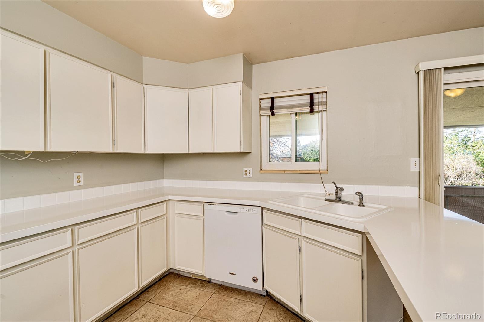 MLS Image #6 for 13105 e 5th avenue,aurora, Colorado