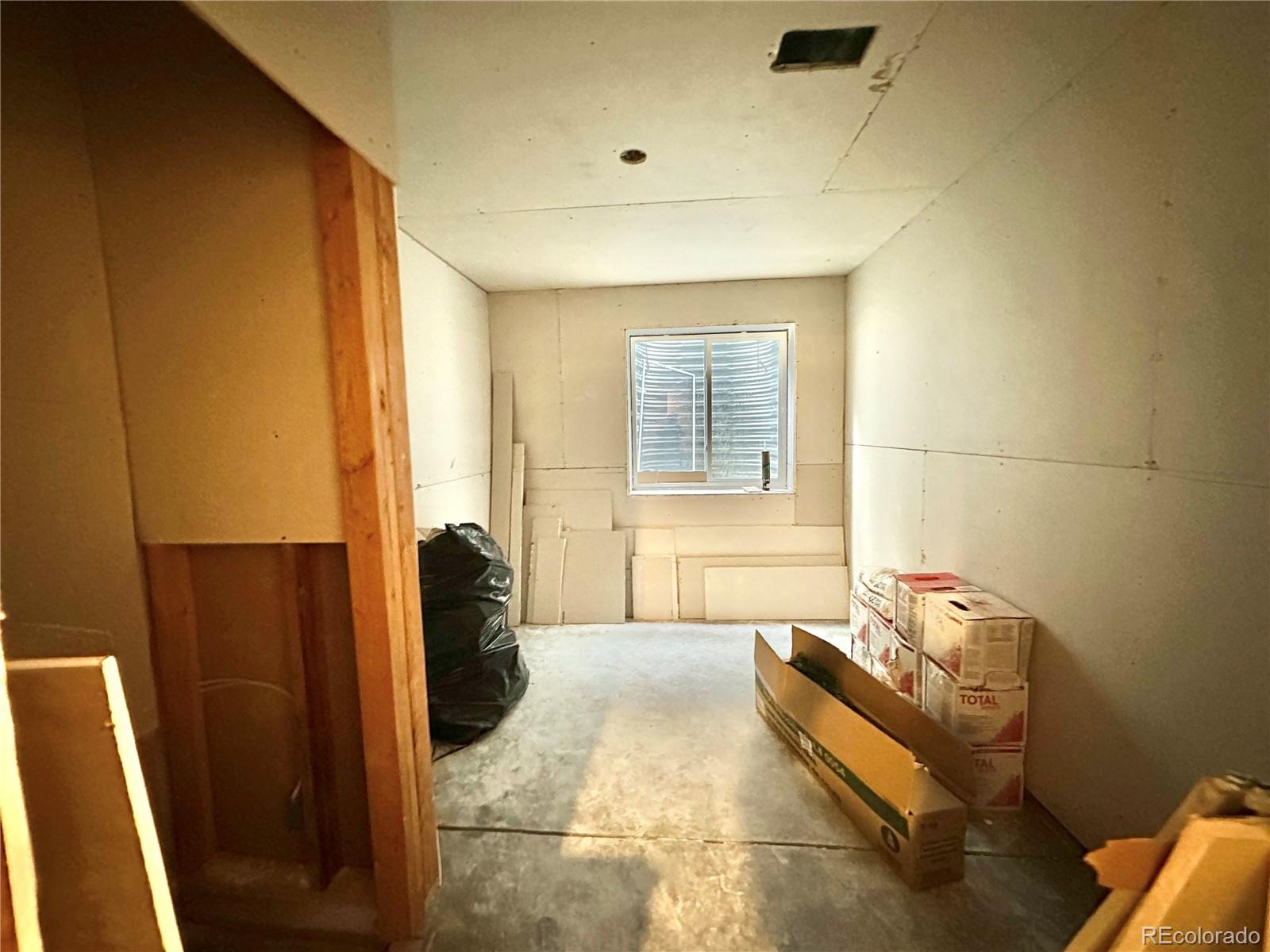 MLS Image #18 for 20962 e 40th place,denver, Colorado