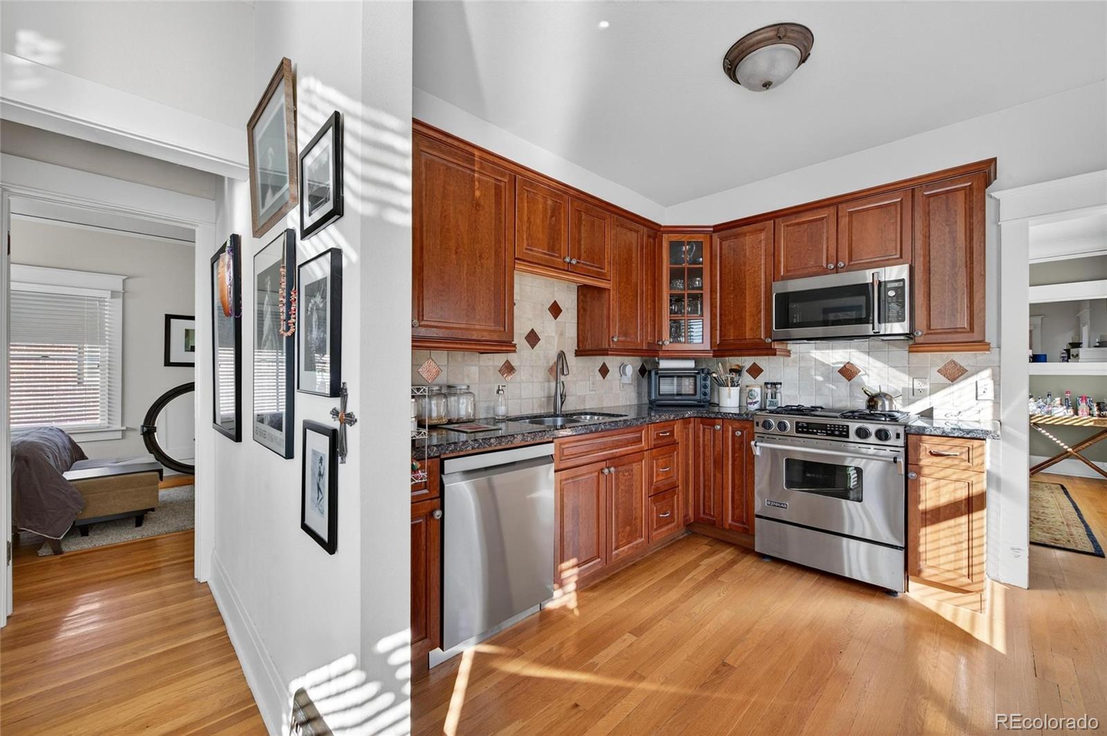 MLS Image #18 for 607  madison street,denver, Colorado