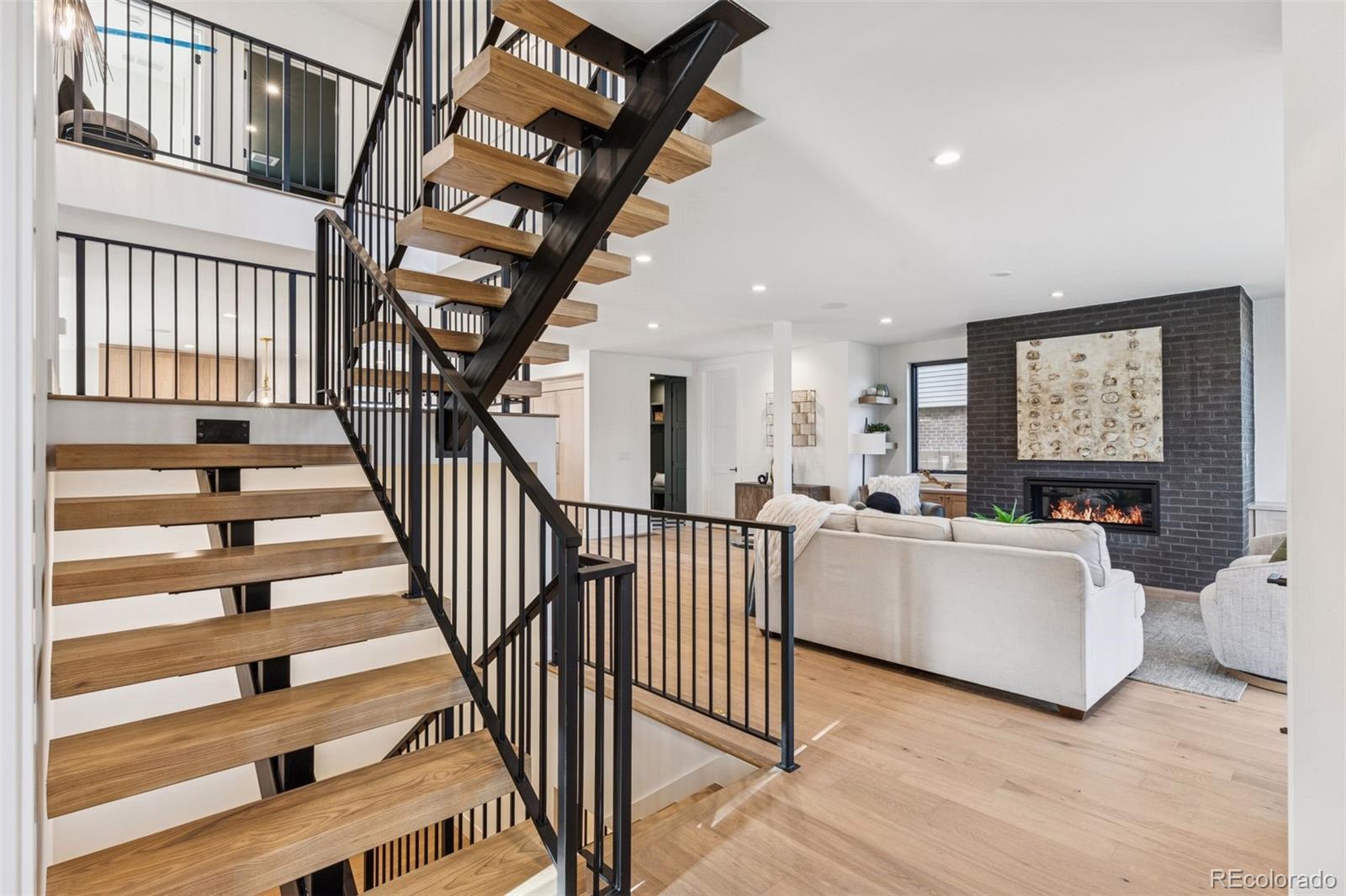 MLS Image #3 for 949 s clayton way,denver, Colorado