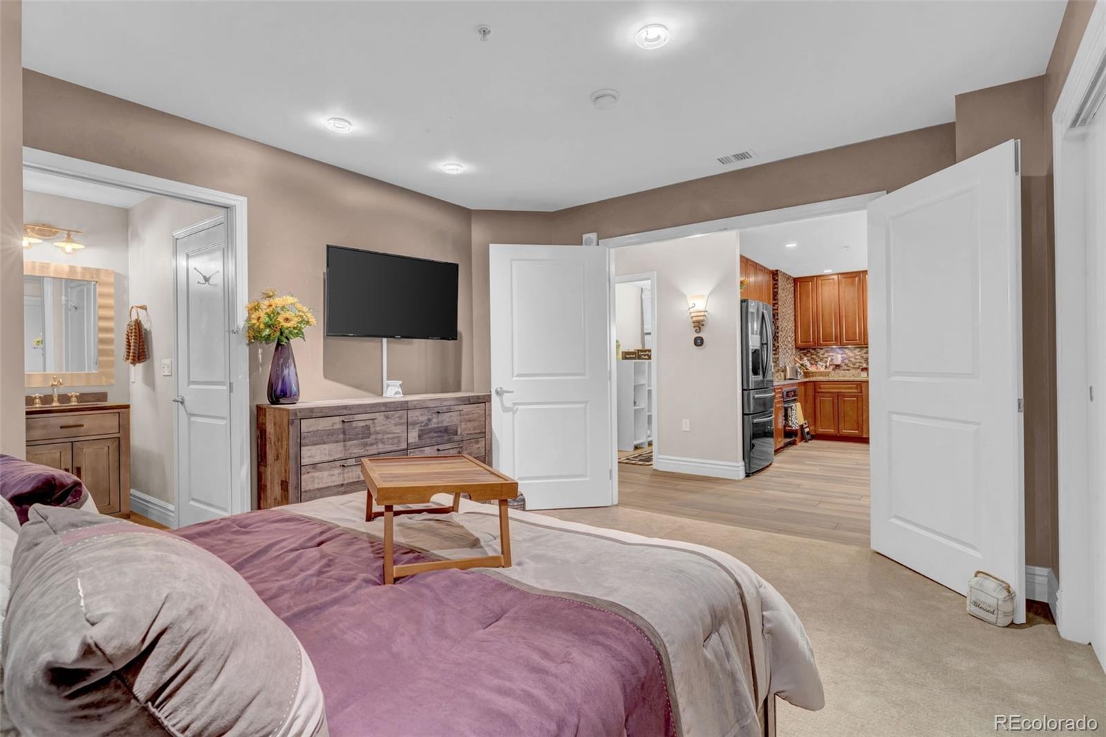 MLS Image #6 for 925 n lincoln street 9d,denver, Colorado