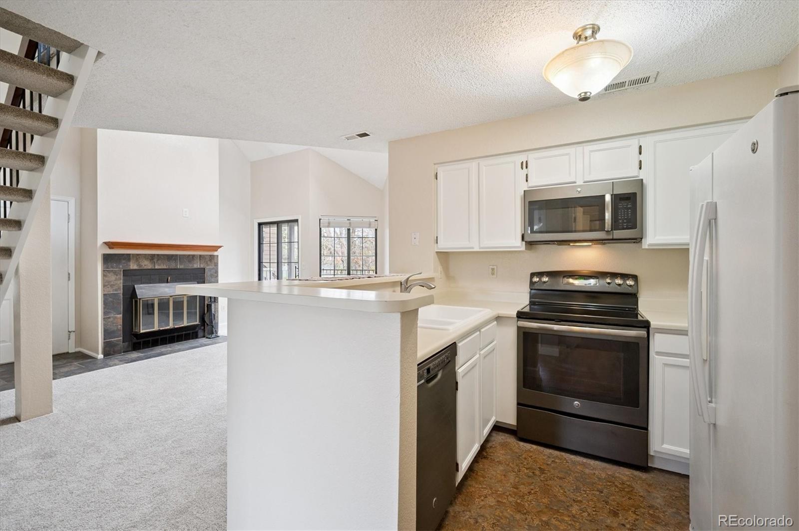 MLS Image #7 for 822 s vance street c,lakewood, Colorado