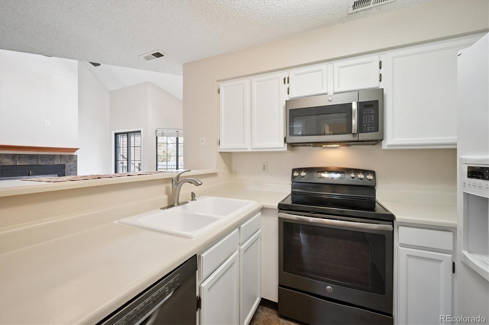MLS Image #8 for 822 s vance street c,lakewood, Colorado