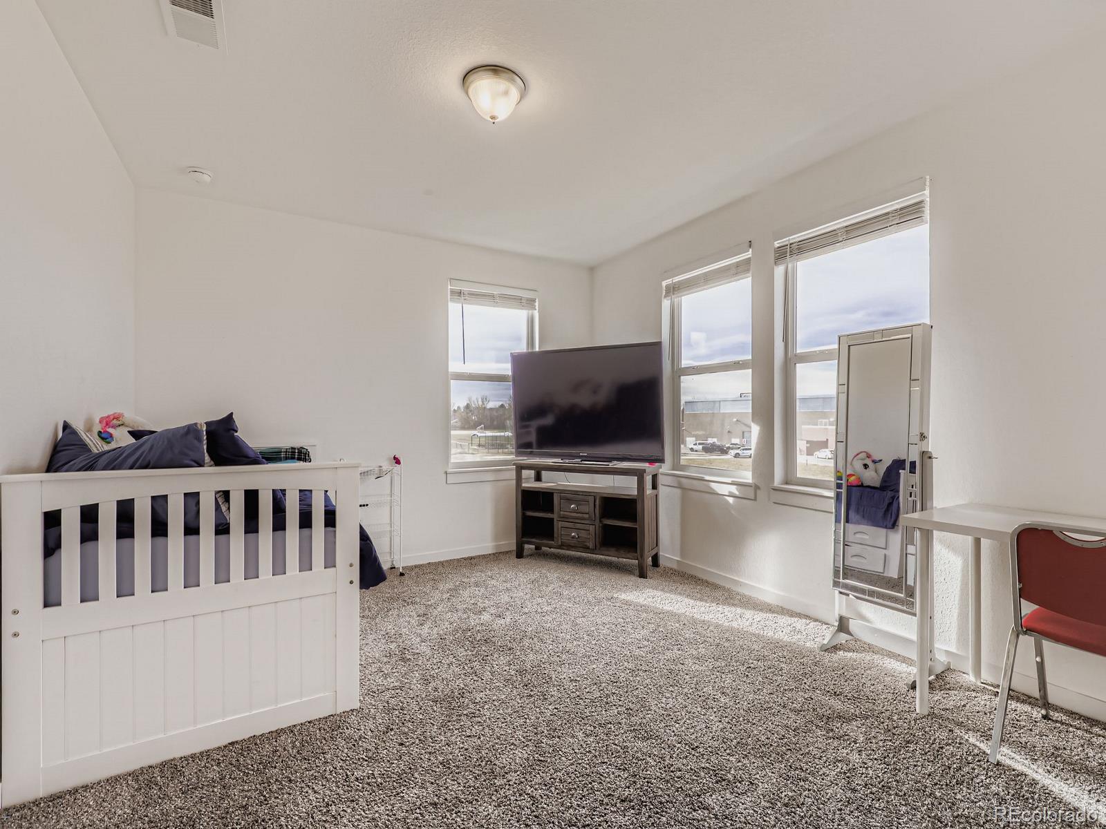 MLS Image #11 for 16090 e 53rd avenue,denver, Colorado