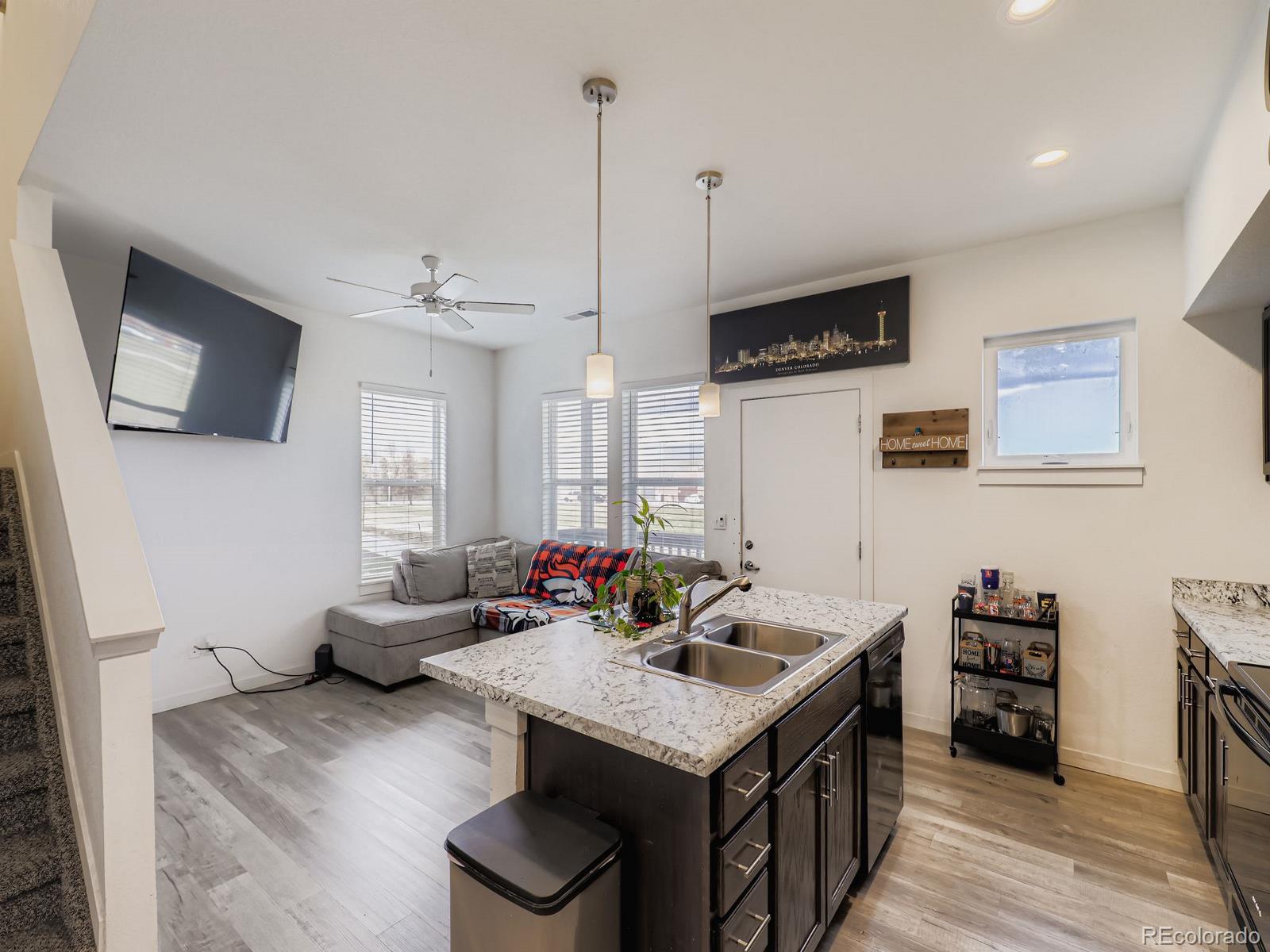 MLS Image #5 for 16090 e 53rd avenue,denver, Colorado