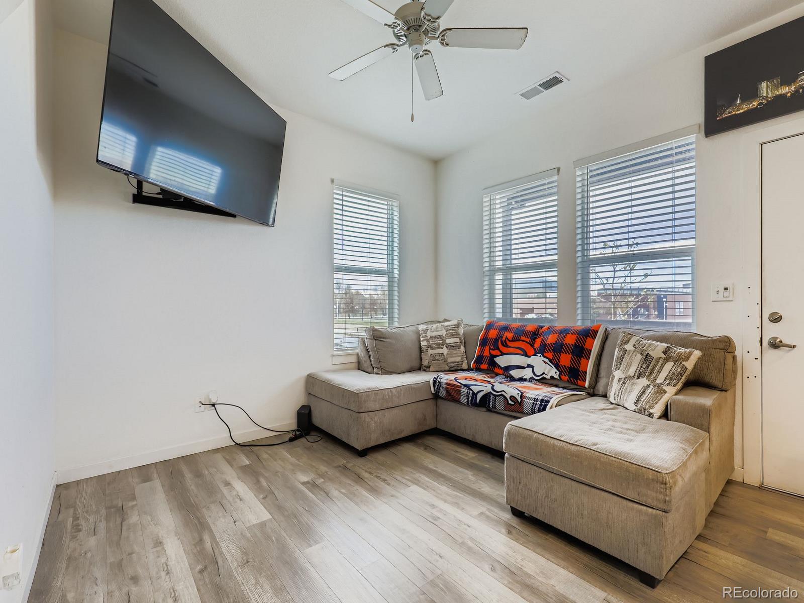 MLS Image #6 for 16090 e 53rd avenue,denver, Colorado