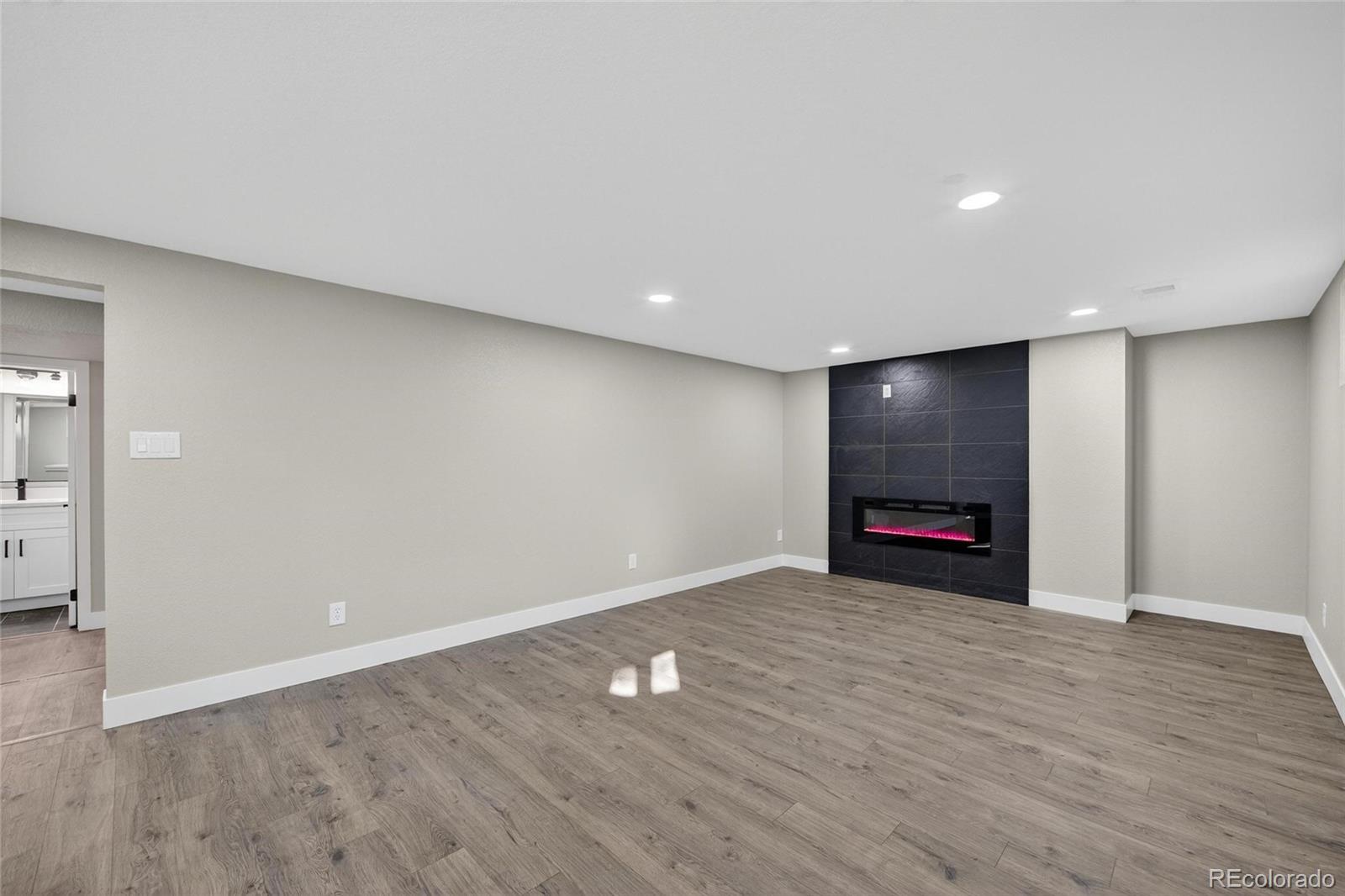 MLS Image #10 for 8329 e kenyon avenue,denver, Colorado