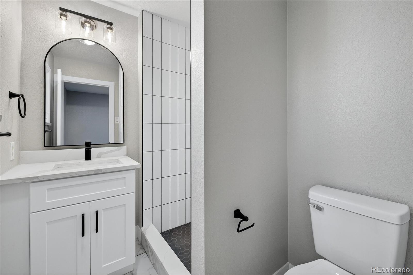 MLS Image #6 for 8329 e kenyon avenue,denver, Colorado