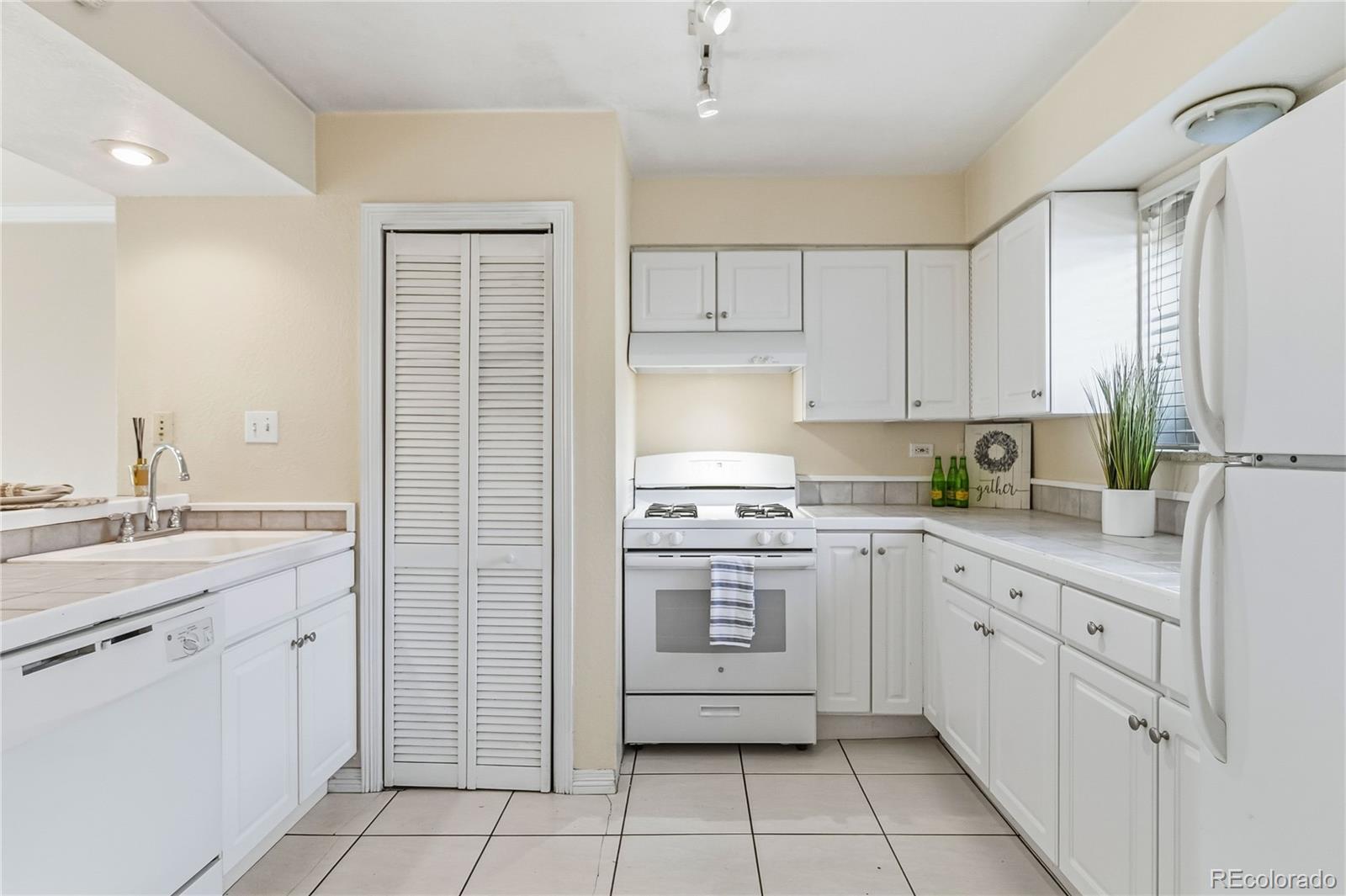 MLS Image #9 for 2356 s race street,denver, Colorado