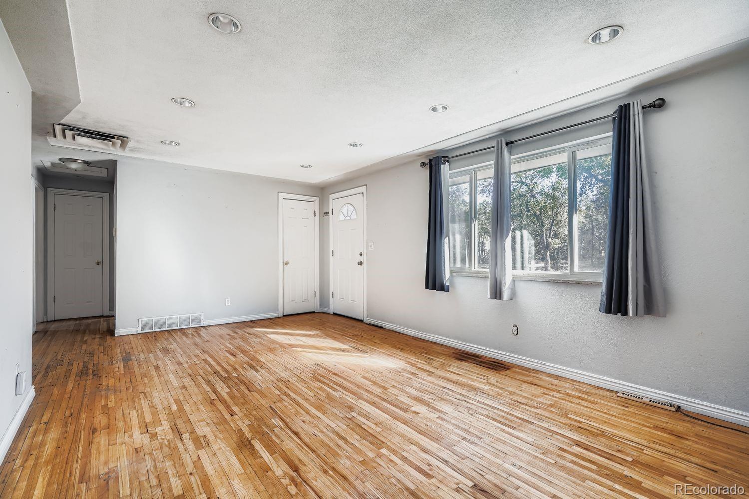 MLS Image #4 for 8303  acoma way,denver, Colorado