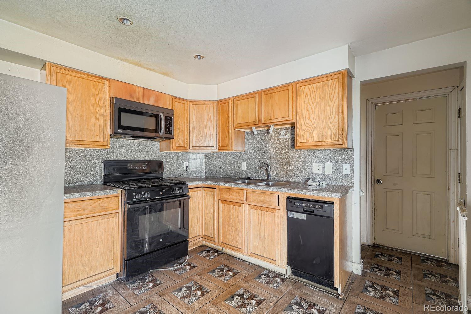 MLS Image #5 for 8303  acoma way,denver, Colorado