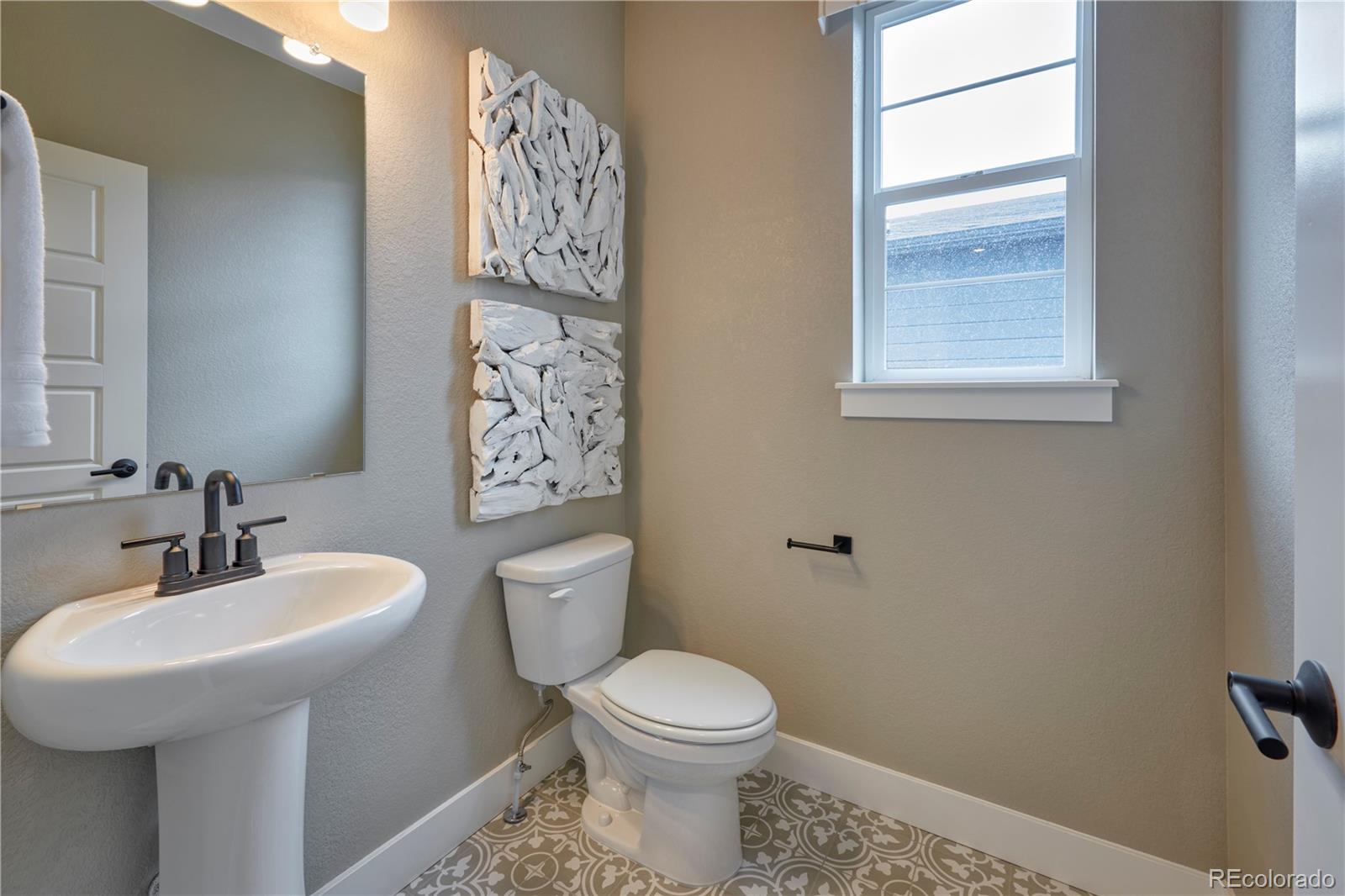 MLS Image #14 for 24003 e 39th avenue,aurora, Colorado