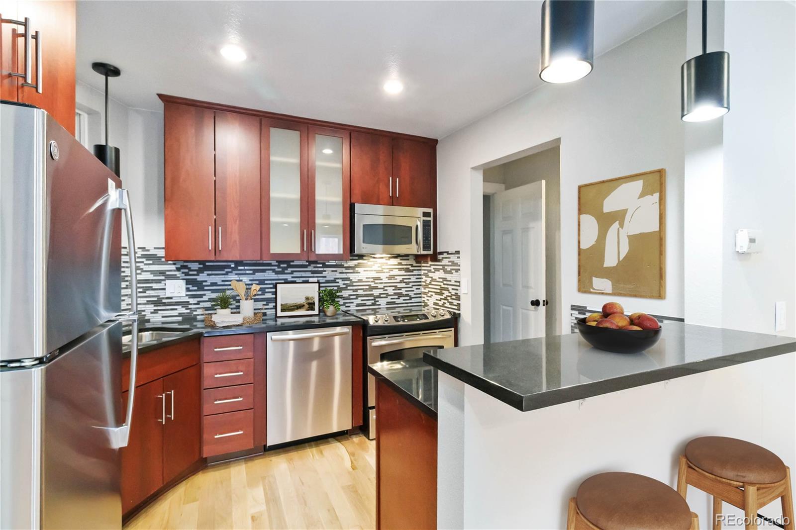 MLS Image #11 for 1123 n sherman street 16,denver, Colorado