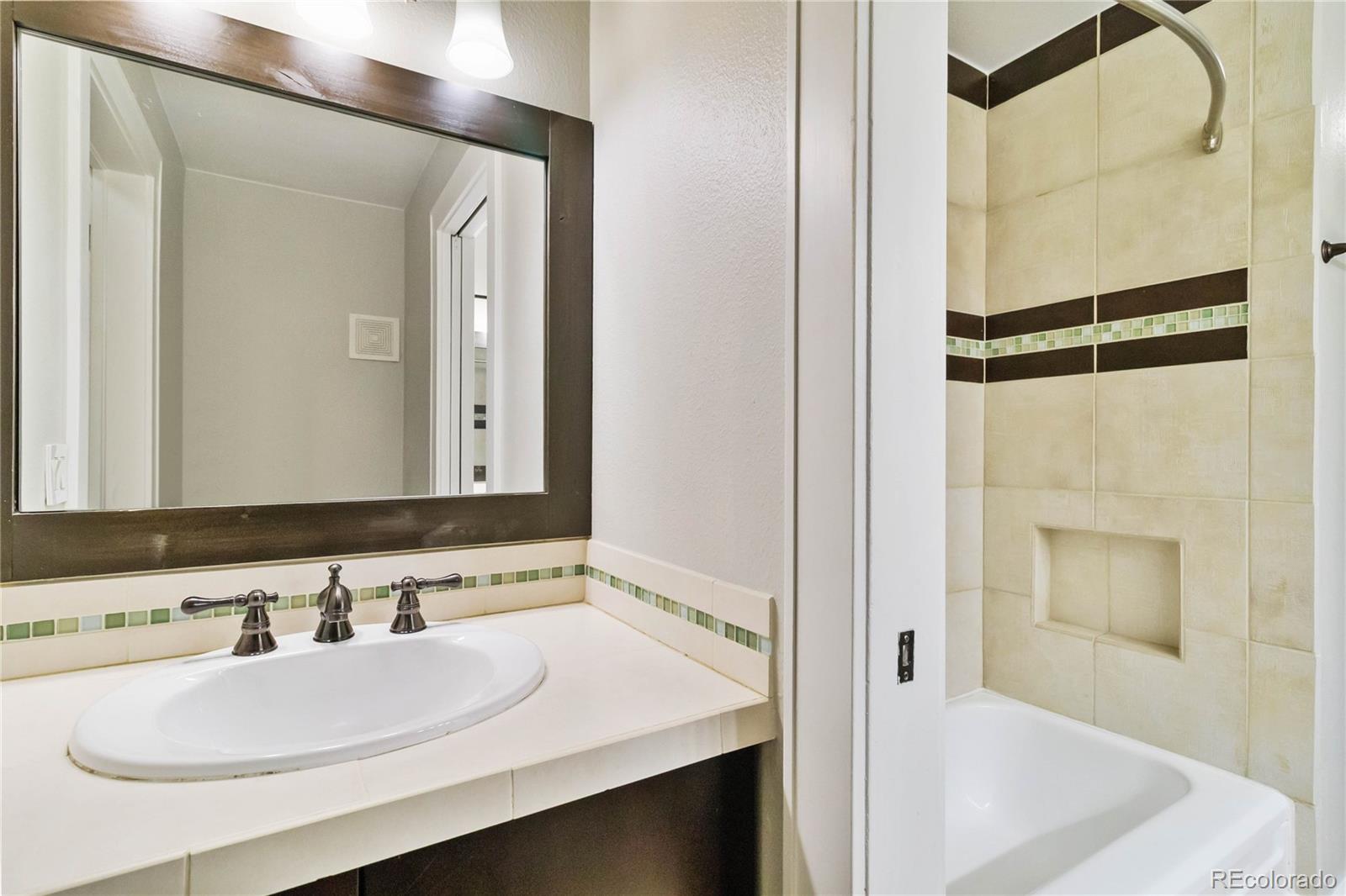 MLS Image #24 for 1123 n sherman street 16,denver, Colorado