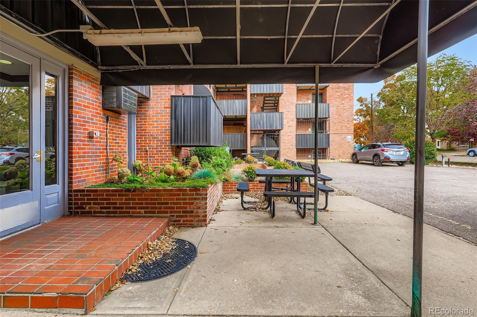MLS Image #17 for 1833 n williams street #206,denver, Colorado