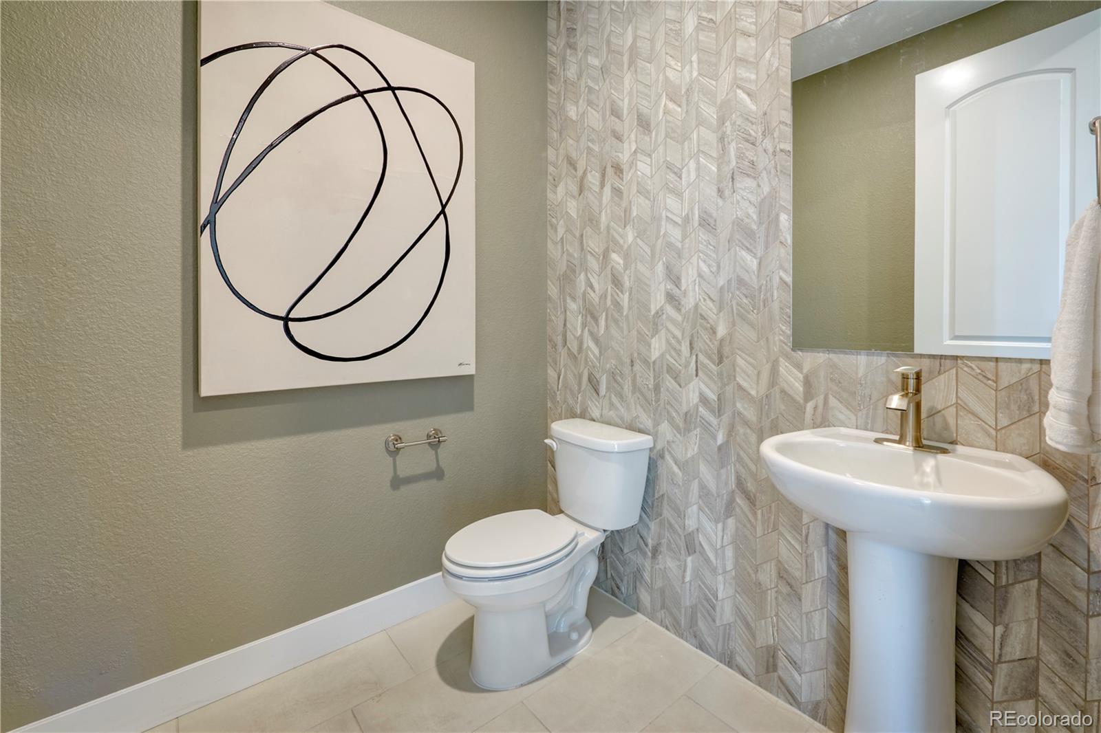 MLS Image #12 for 24043 e 39th avenue,aurora, Colorado