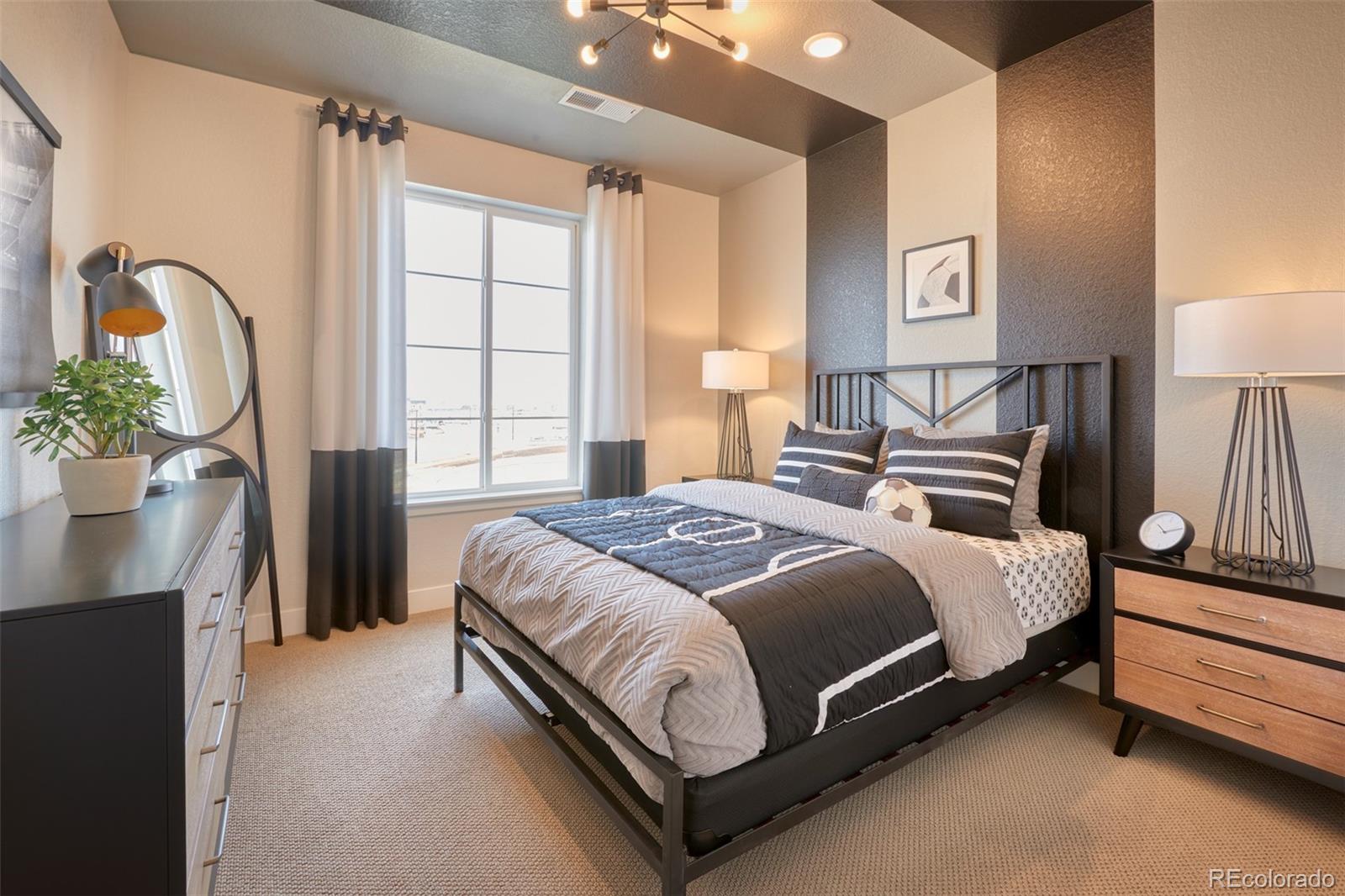 MLS Image #14 for 24043 e 39th avenue,aurora, Colorado