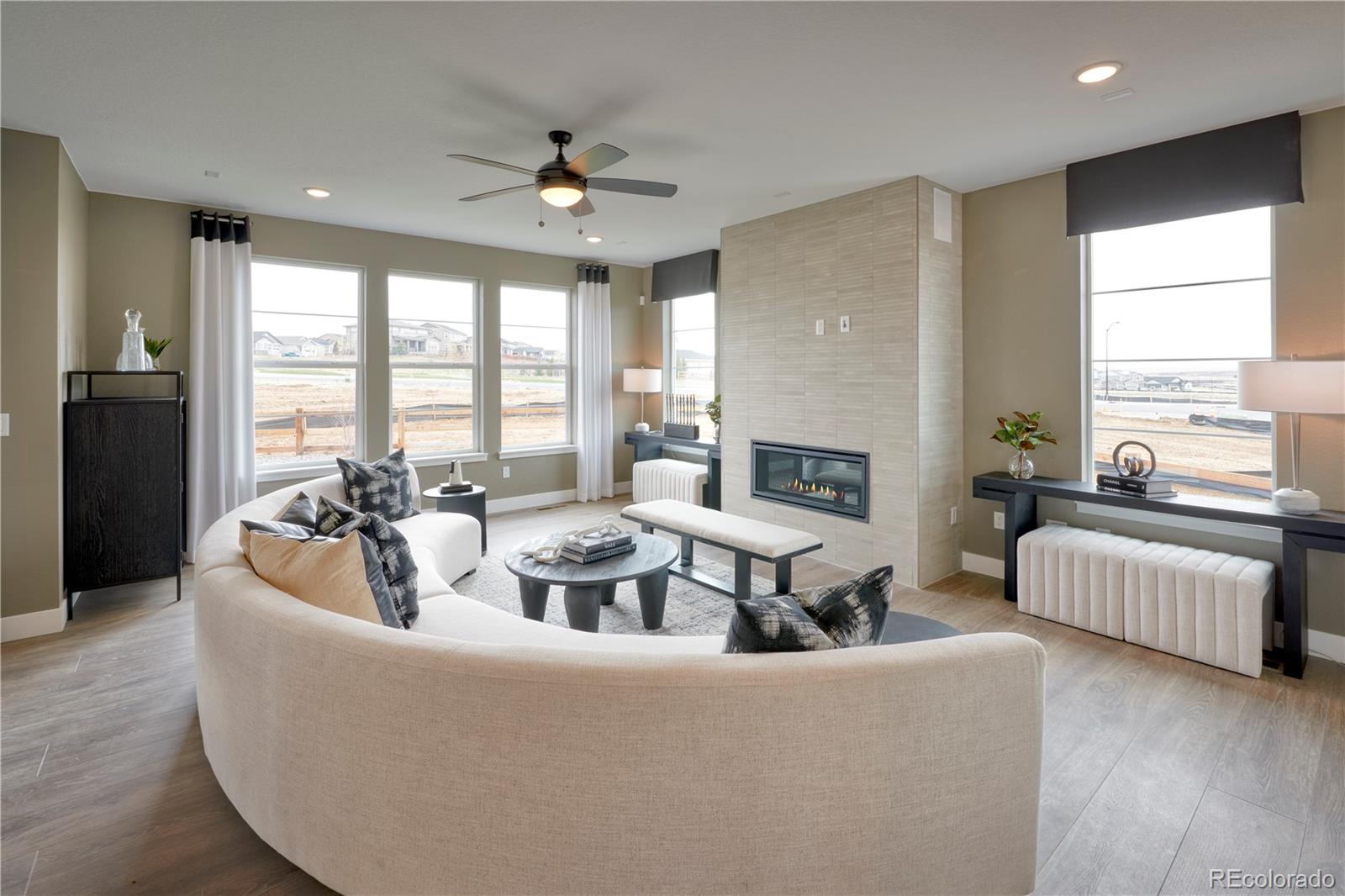 MLS Image #5 for 24043 e 39th avenue,aurora, Colorado