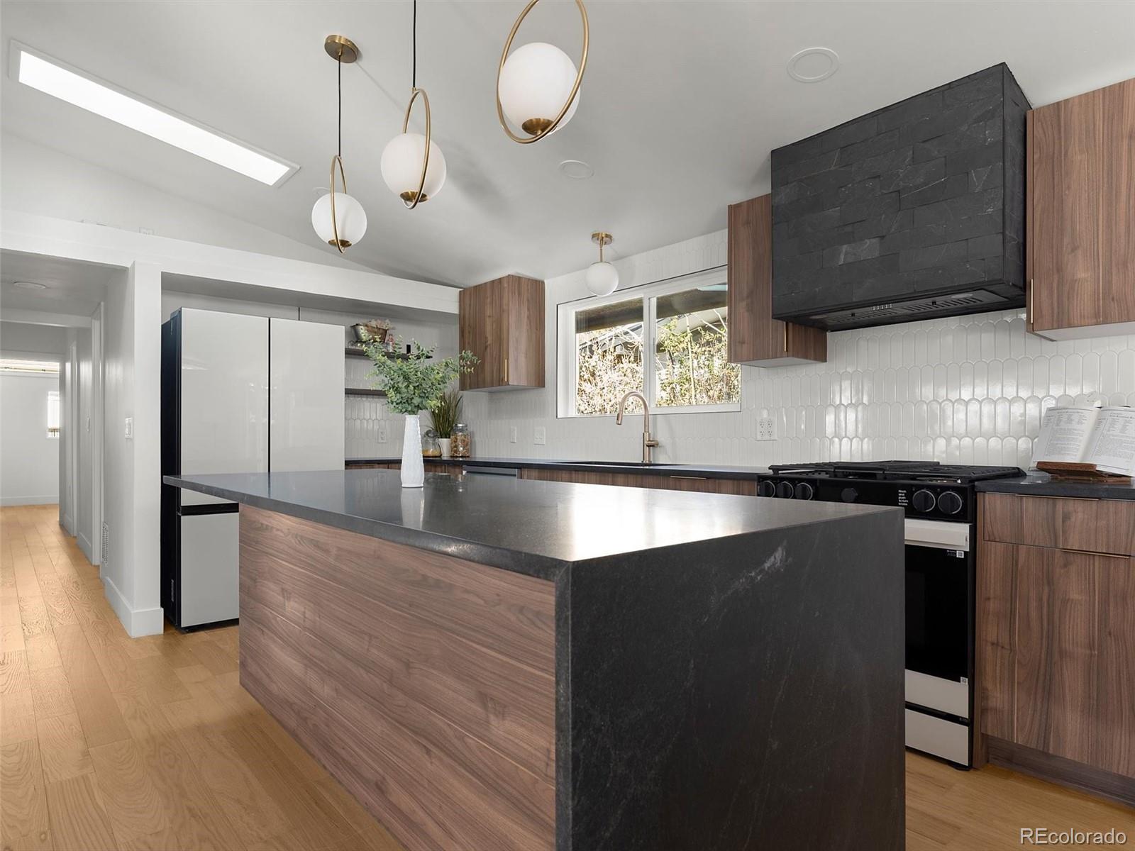 MLS Image #10 for 2315 s newton street,denver, Colorado