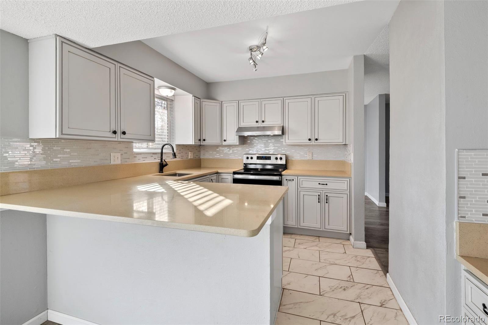 MLS Image #5 for 9852 w 76th avenue,arvada, Colorado