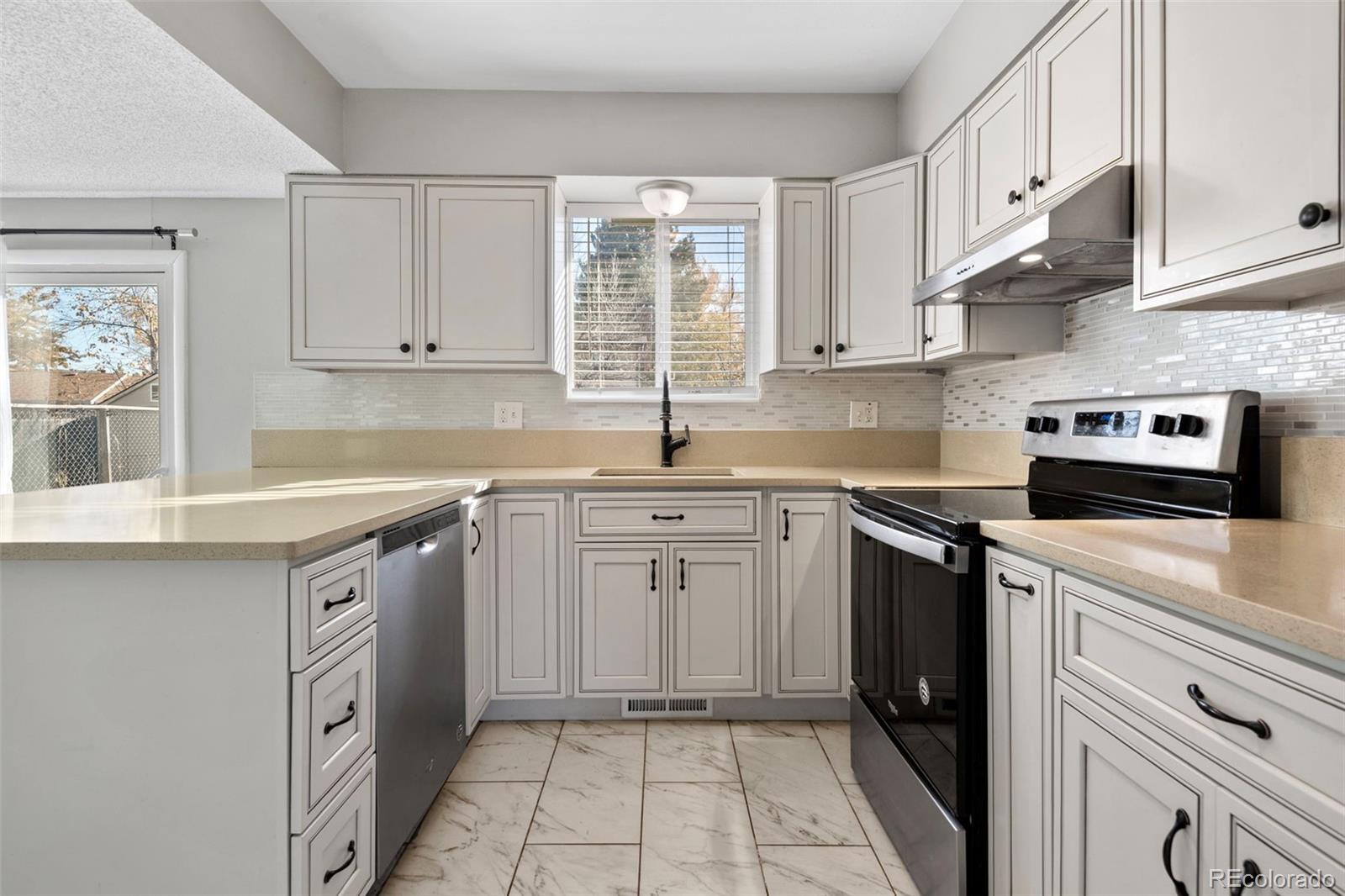 MLS Image #6 for 9852 w 76th avenue,arvada, Colorado