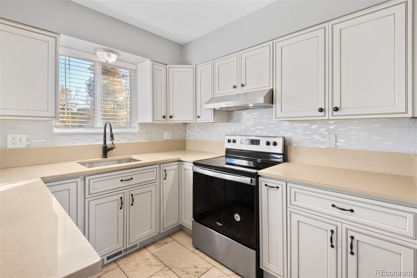 MLS Image #7 for 9852 w 76th avenue,arvada, Colorado
