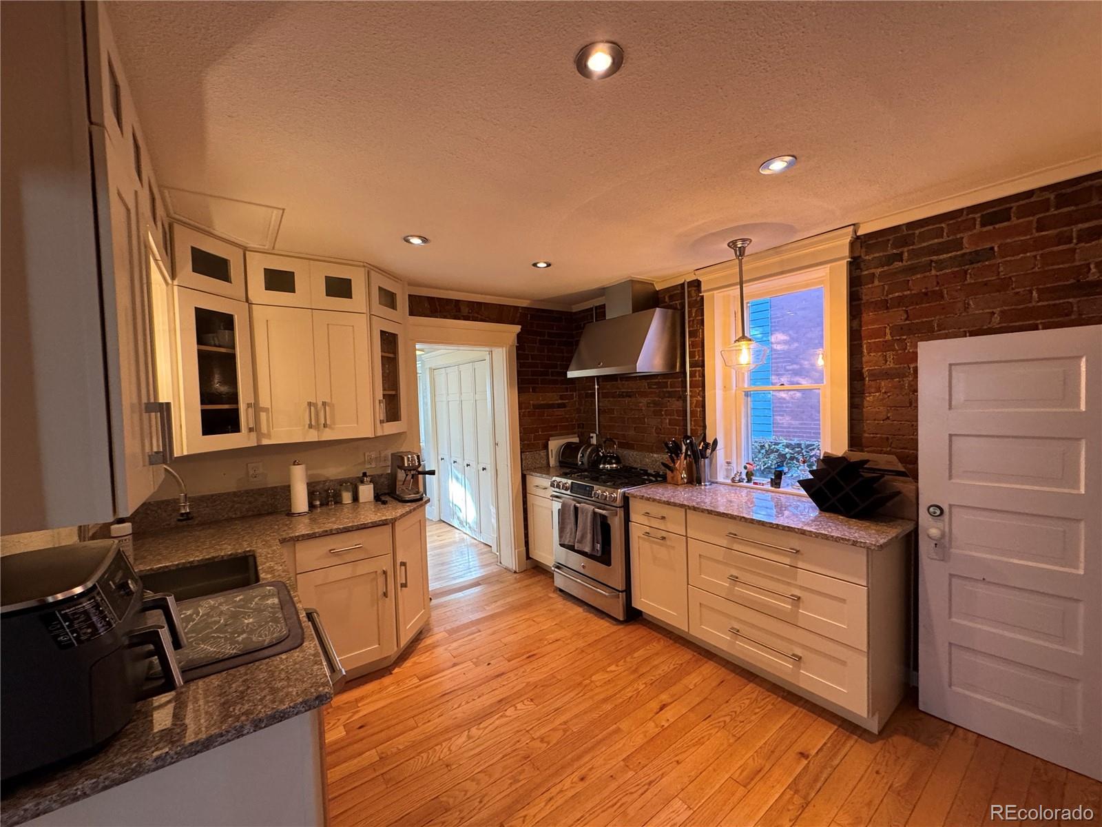 MLS Image #3 for 233 s emerson street,denver, Colorado