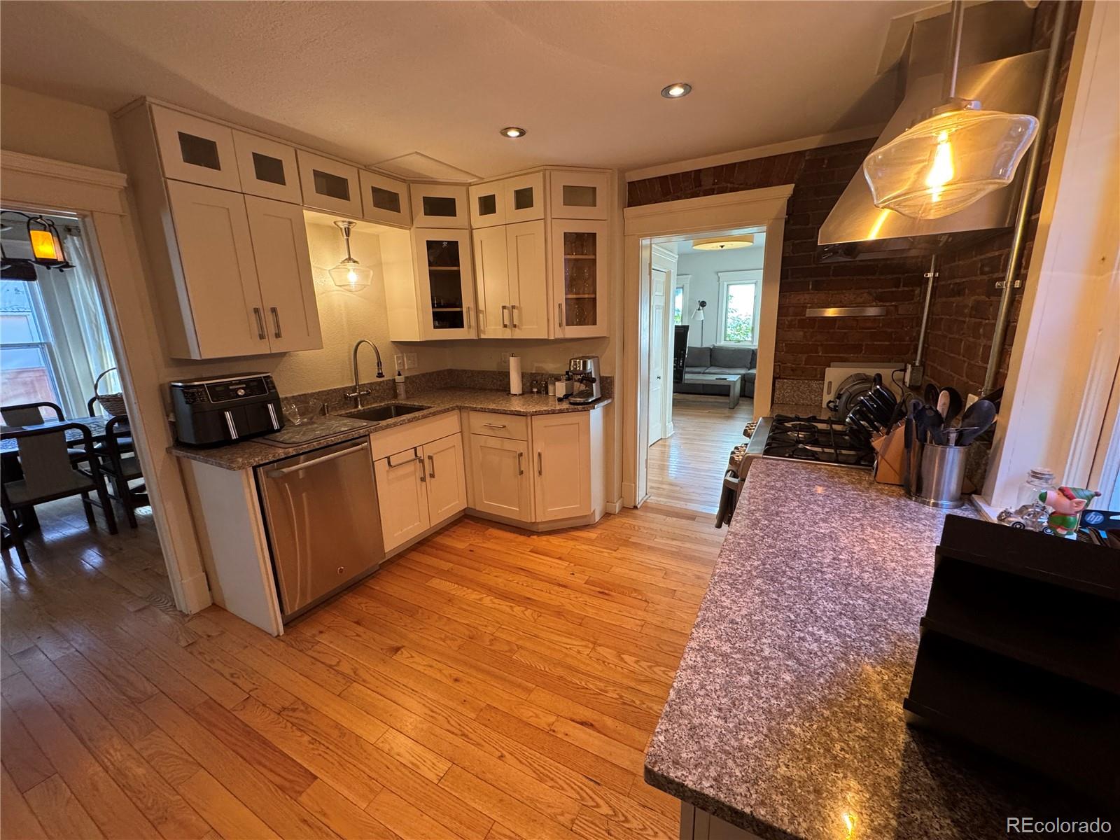 MLS Image #4 for 233 s emerson street,denver, Colorado