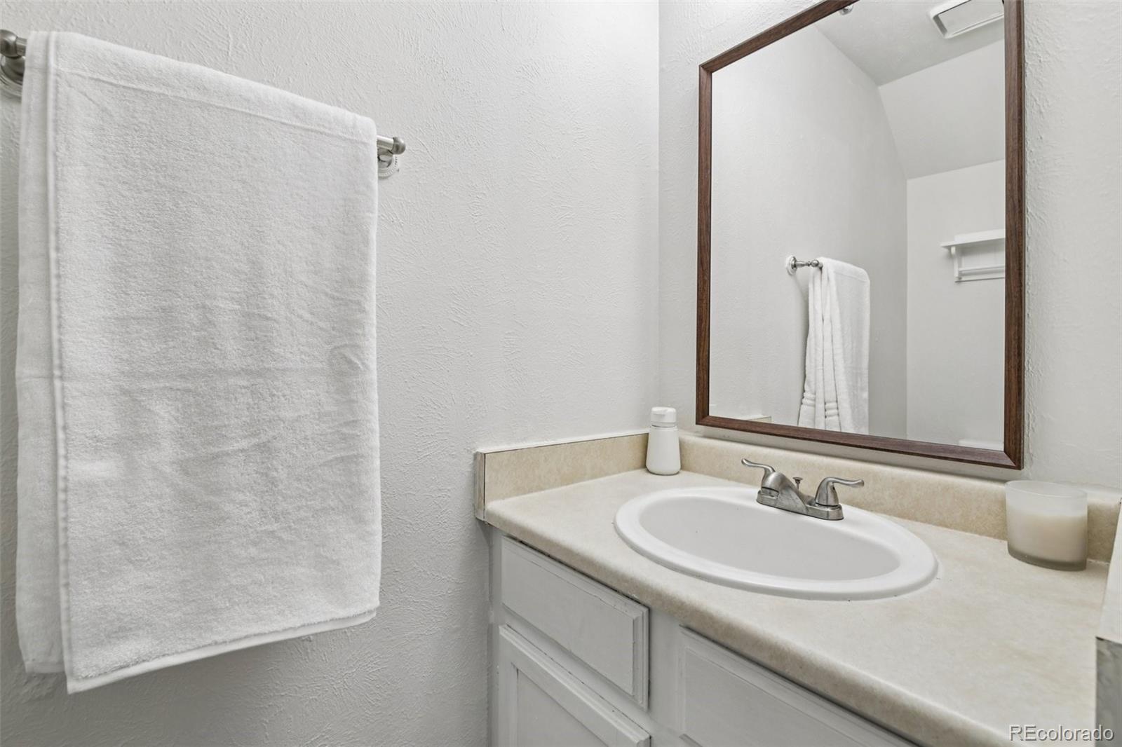MLS Image #16 for 19056 e 16th place,aurora, Colorado