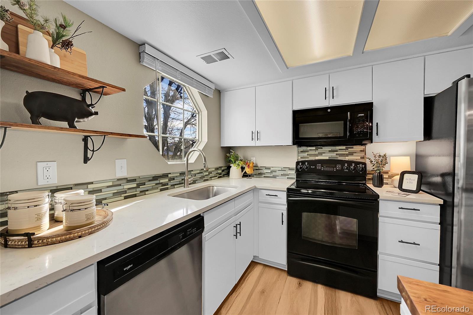 MLS Image #4 for 12685 e pacific circle c,aurora, Colorado