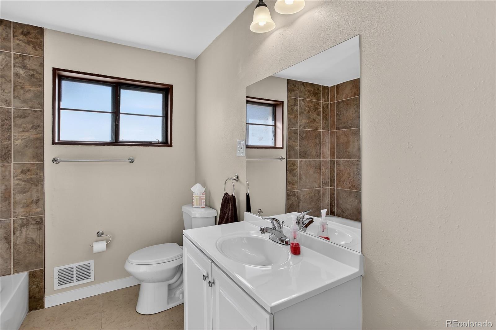 MLS Image #13 for 10424  carmela lane,northglenn, Colorado