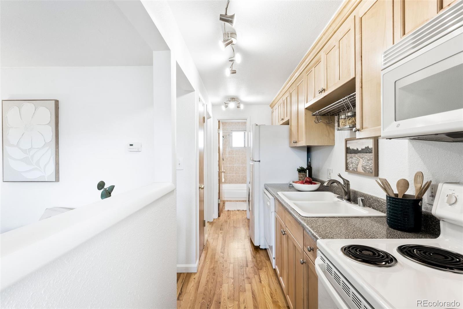 MLS Image #5 for 148 s emerson street 303,denver, Colorado
